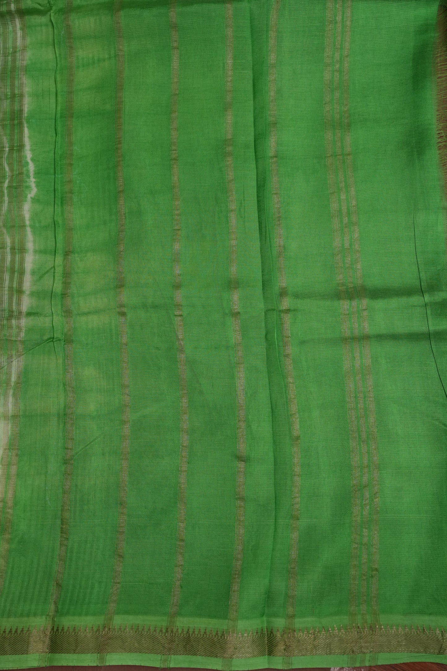Mangalagiri Silk Shibori Tie & Dye Saree - White with Leaf Green