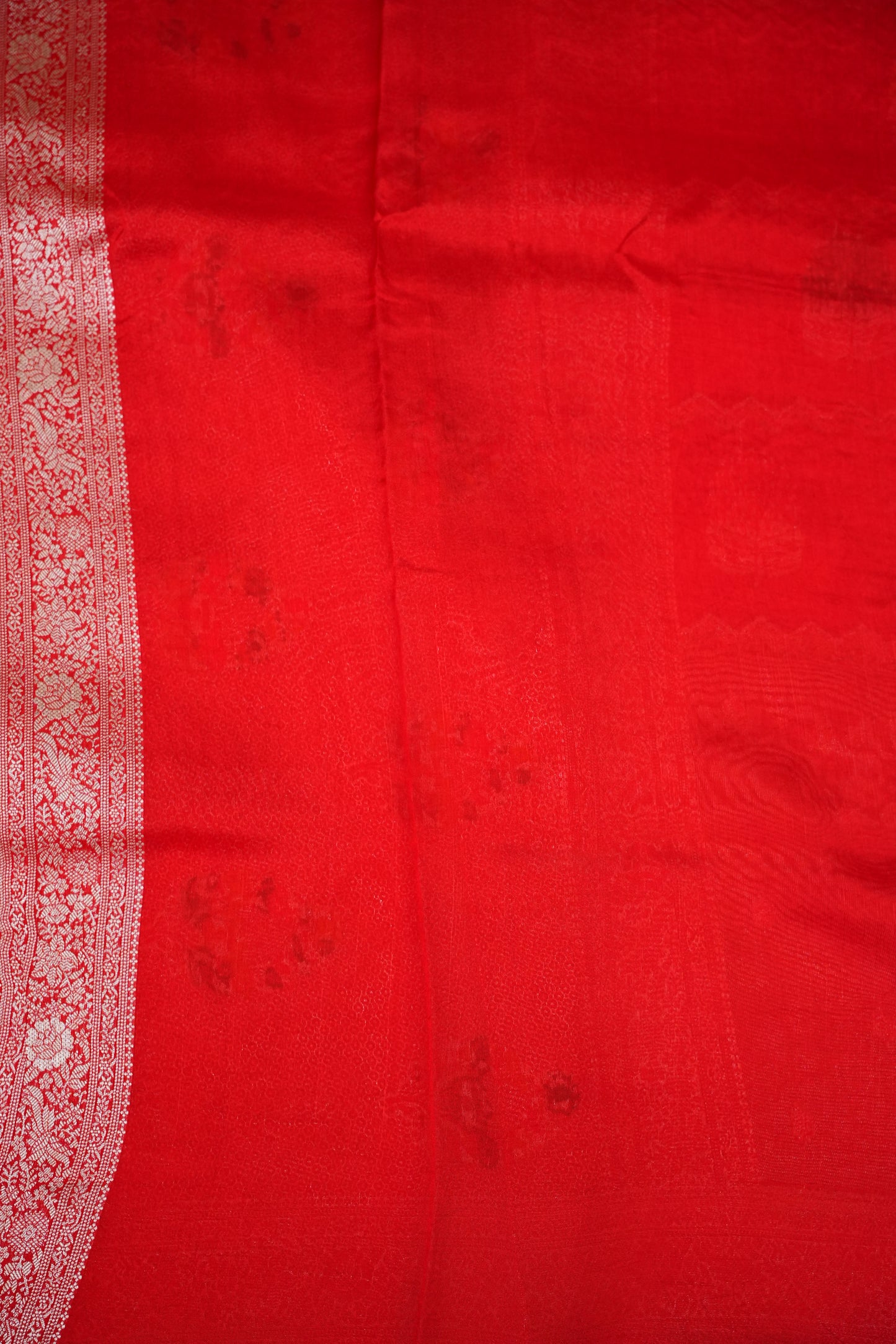 Mellow Tissue & Banarasi Fusion Saree with Meenakari Detailing – Red