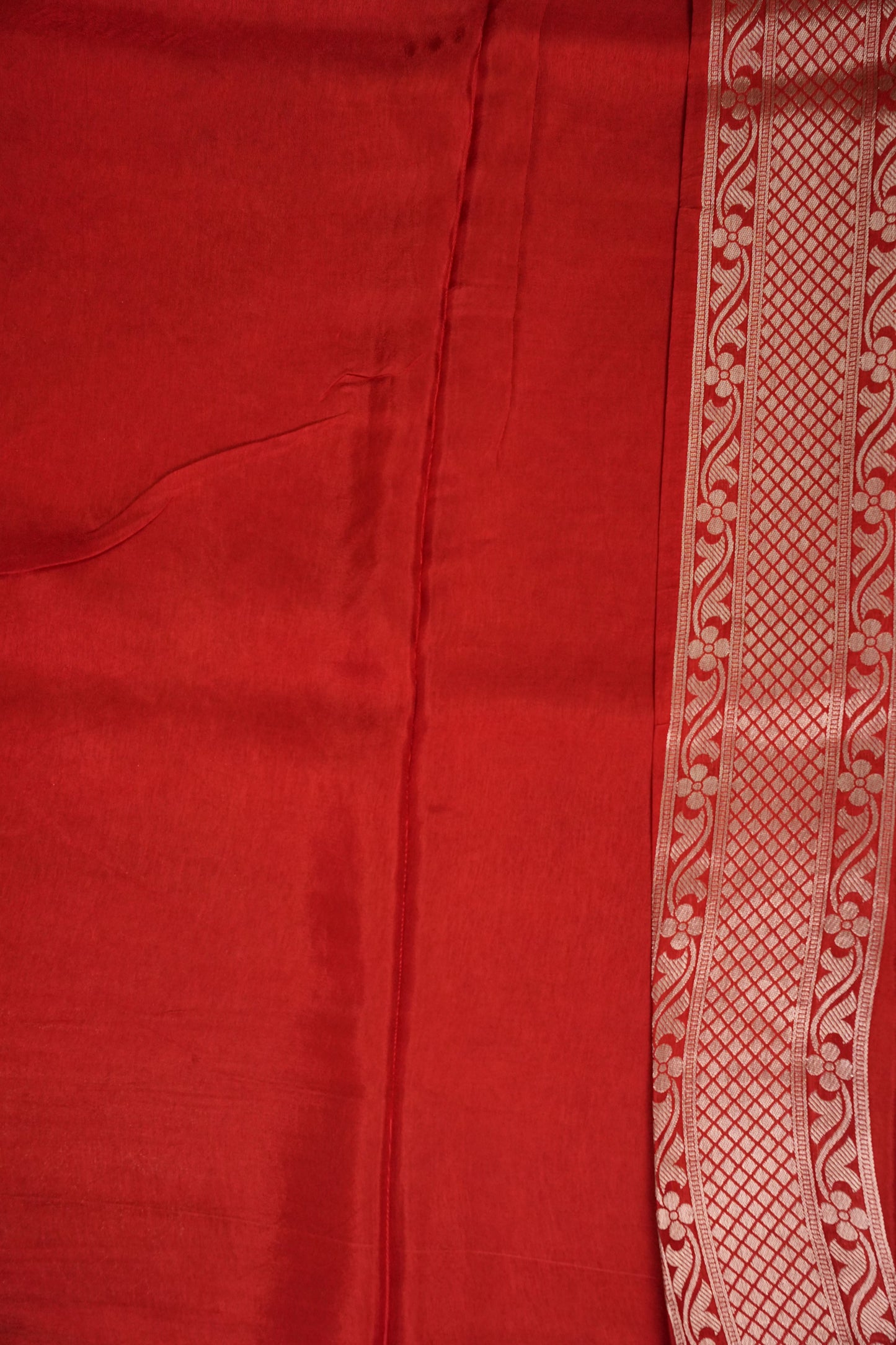 Banarasi Silk Saree – Classic Red with Intricate Gold Zari Floral Weave