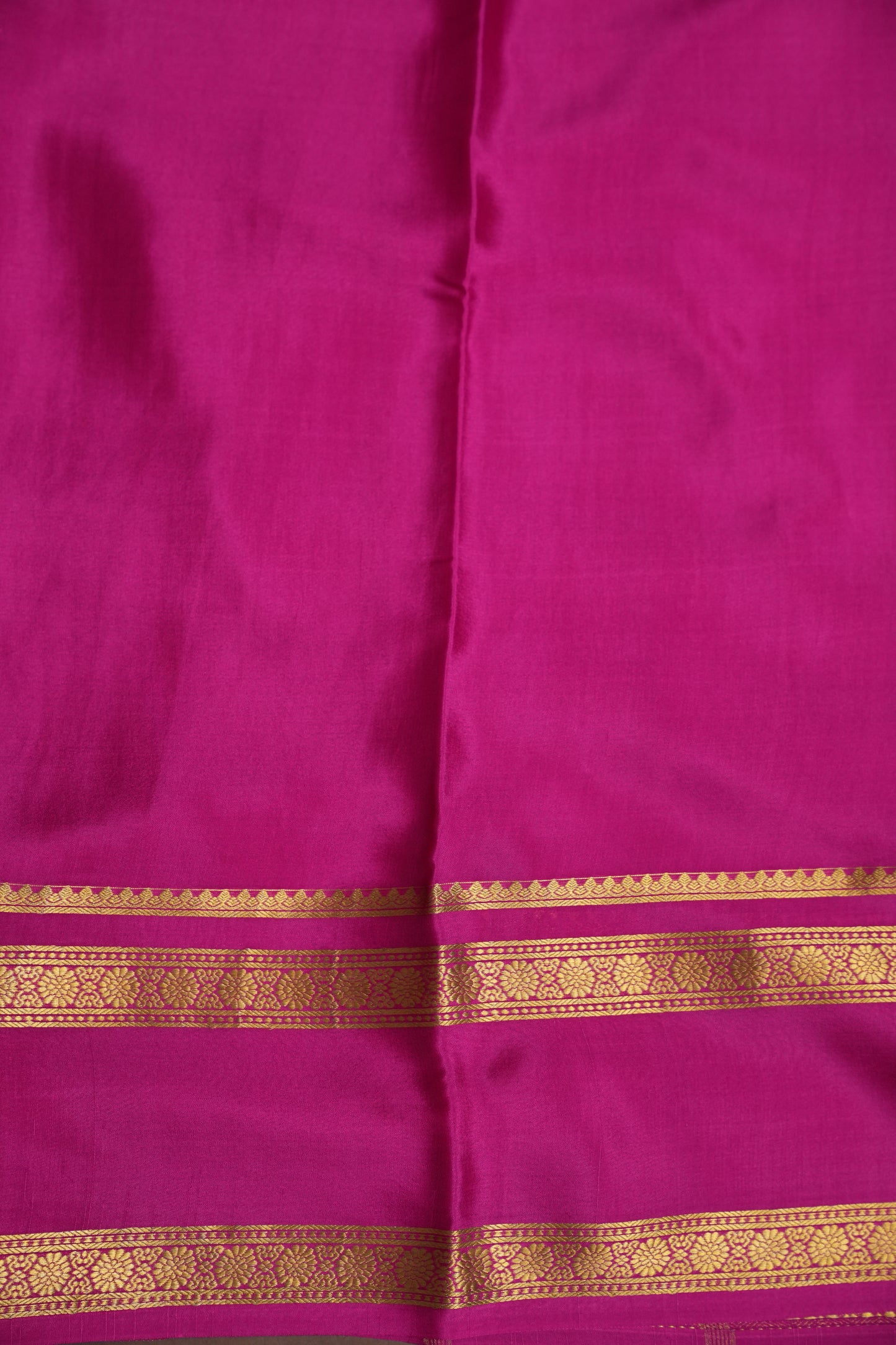 Plain Pure Crepe Mysore Silk Saree With Retta Pet Border - Hot Pink