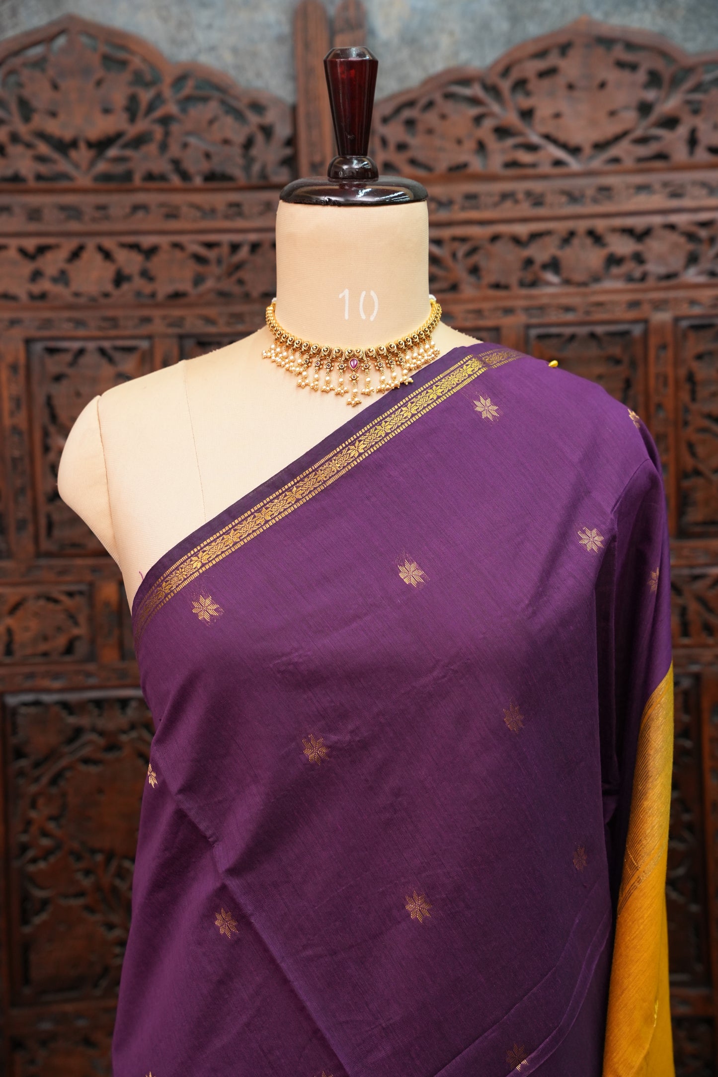 Semi Maheshwari Silk Cotton Saree with thin Gold Zari Buttas
