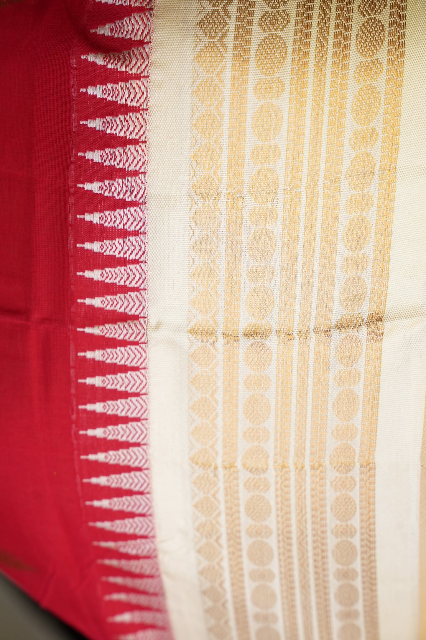 Gadwal Cotton Saree - Red and White
