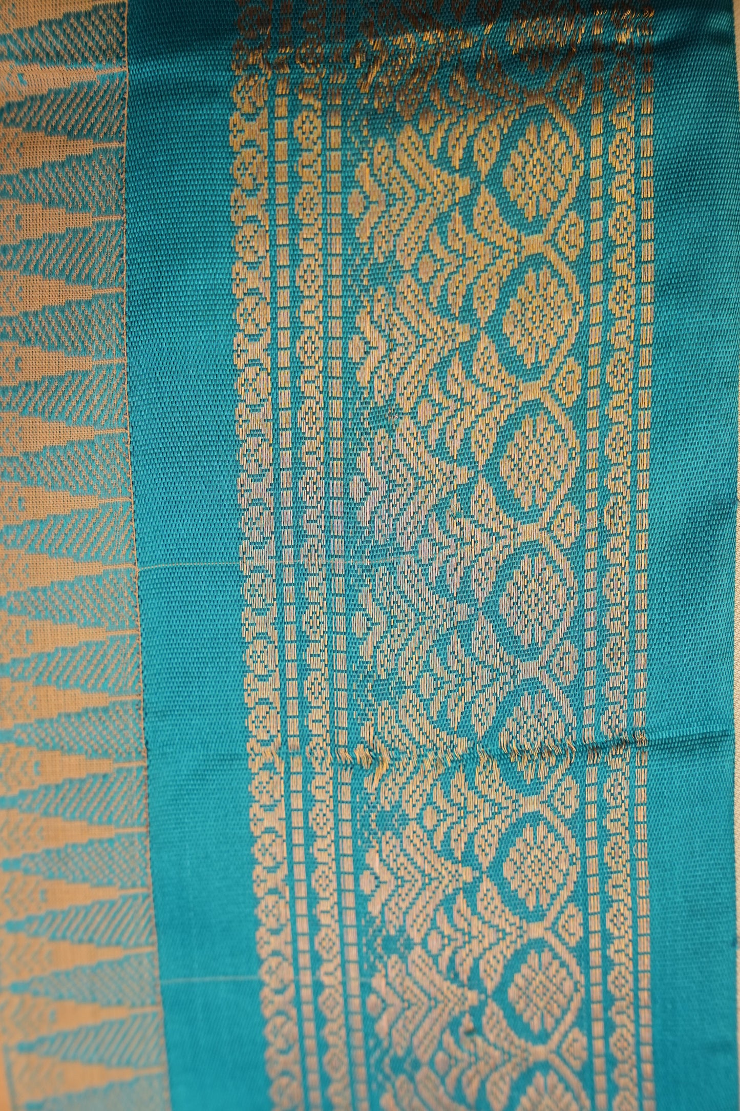 Gadwal Cotton Saree - Beige & Turquoise