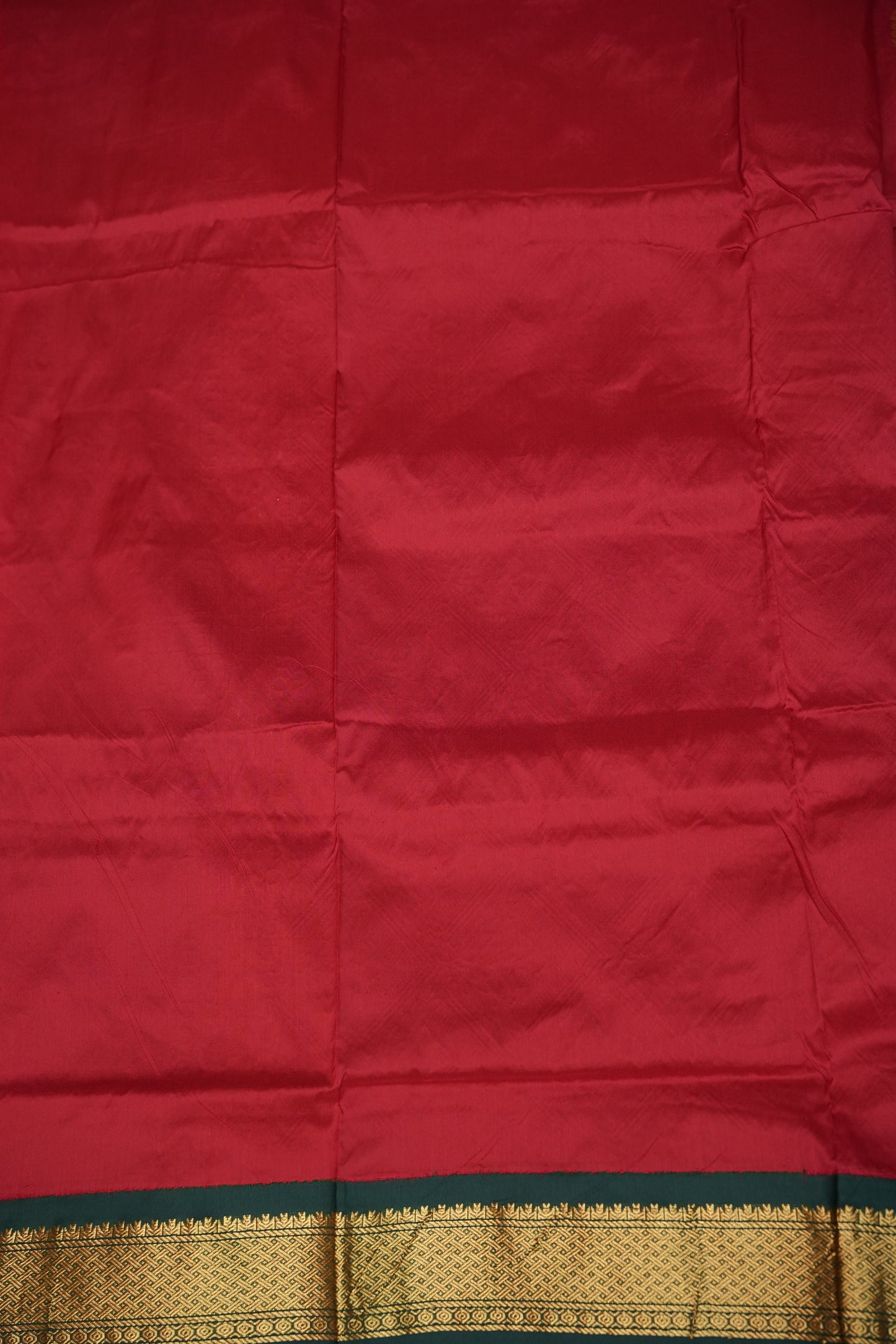 Semi Silk 9-Yard Saree with Grand Pallu & Gatti Border – Red & Green