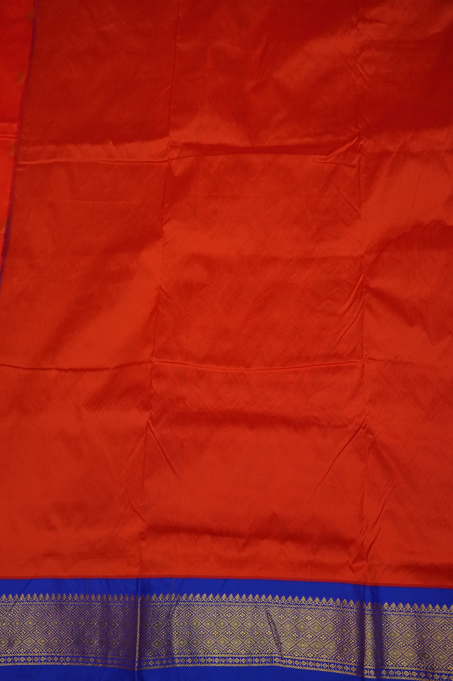 Semi Silk 9-Yard Saree with Grand Pallu & Gatti Border – Red & Blue