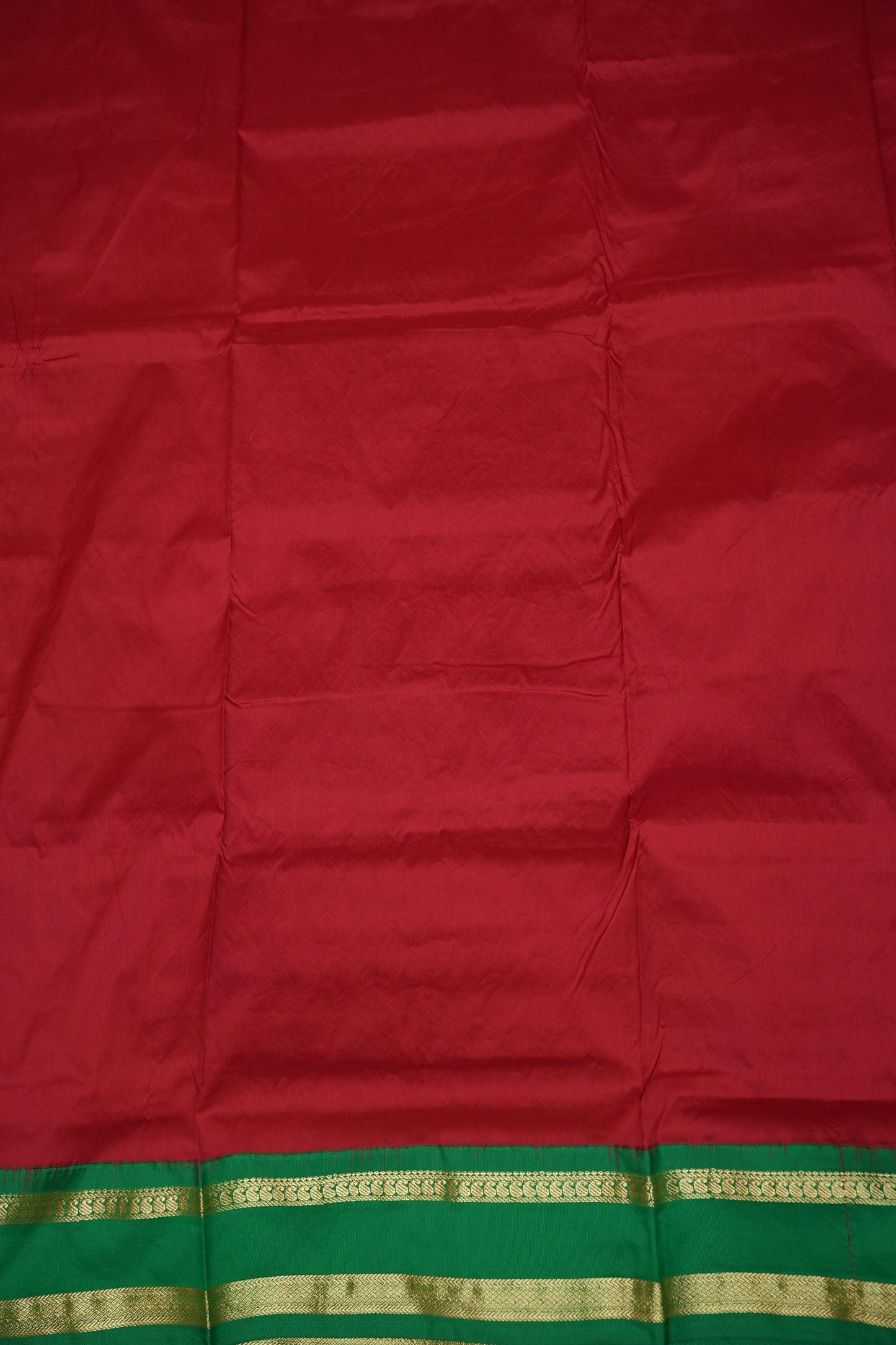 Semi Silk 9-Yard Saree with Grand Pallu & Gatti Border – Red & Rama Green