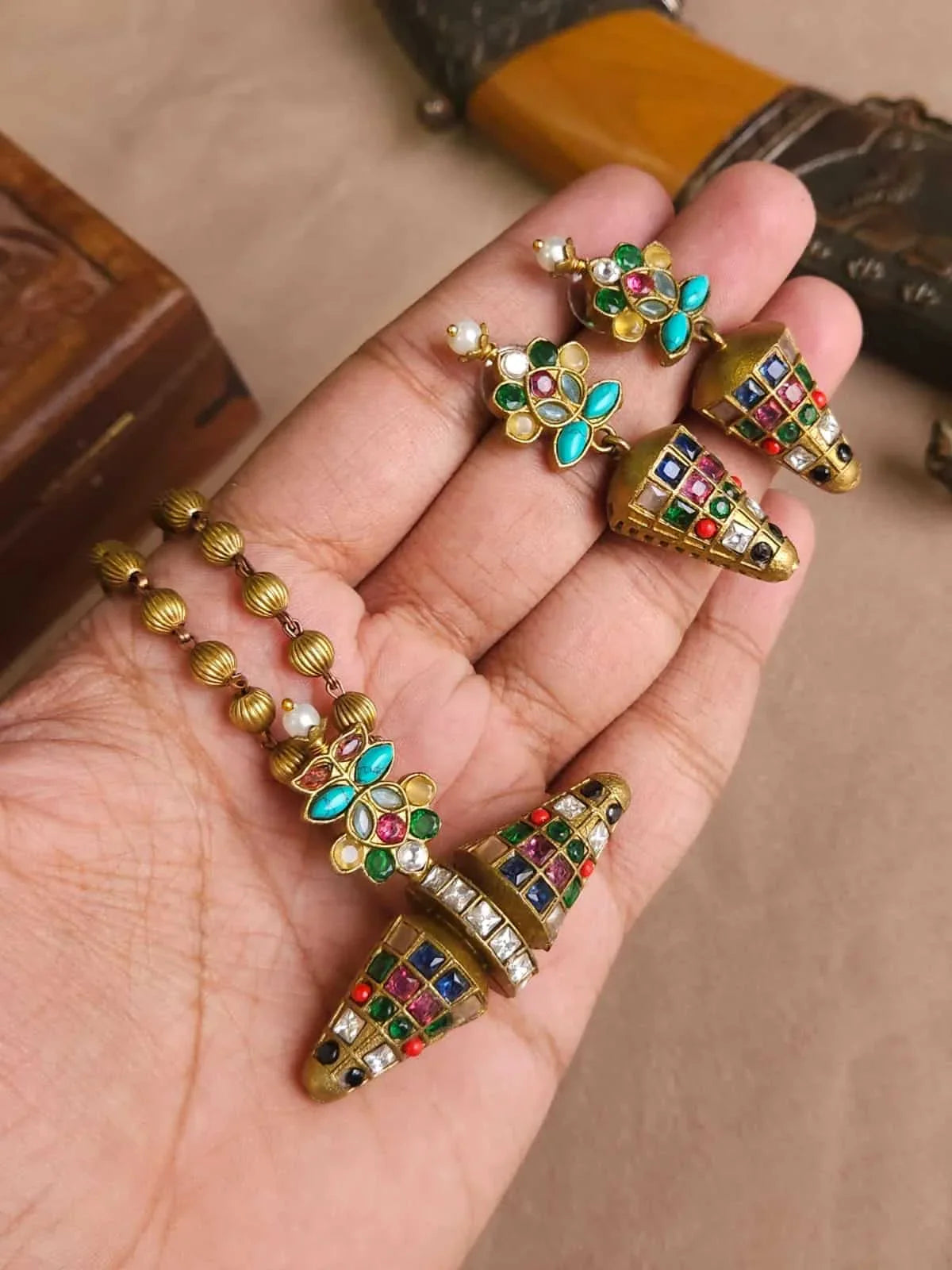 Long pendant necklace in gold tone – Multicolor