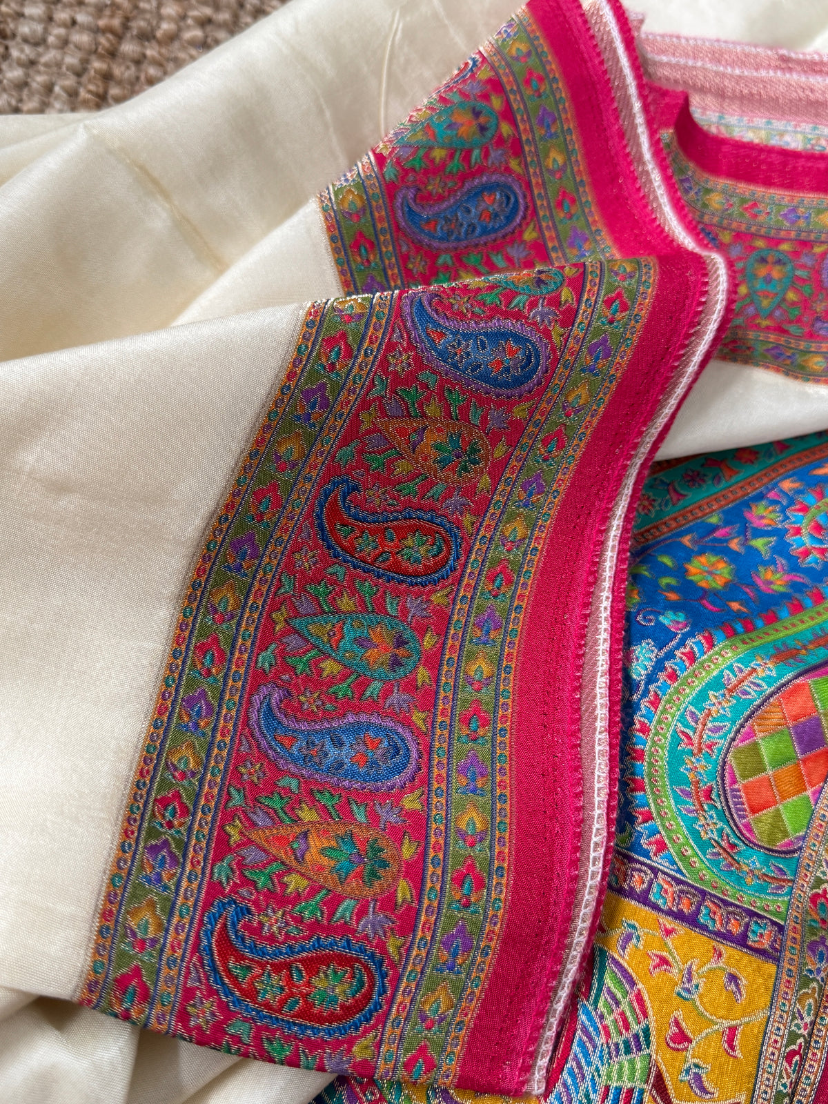 Kashmiri Pashmina Kani Silk Saree – Off White and Pink
