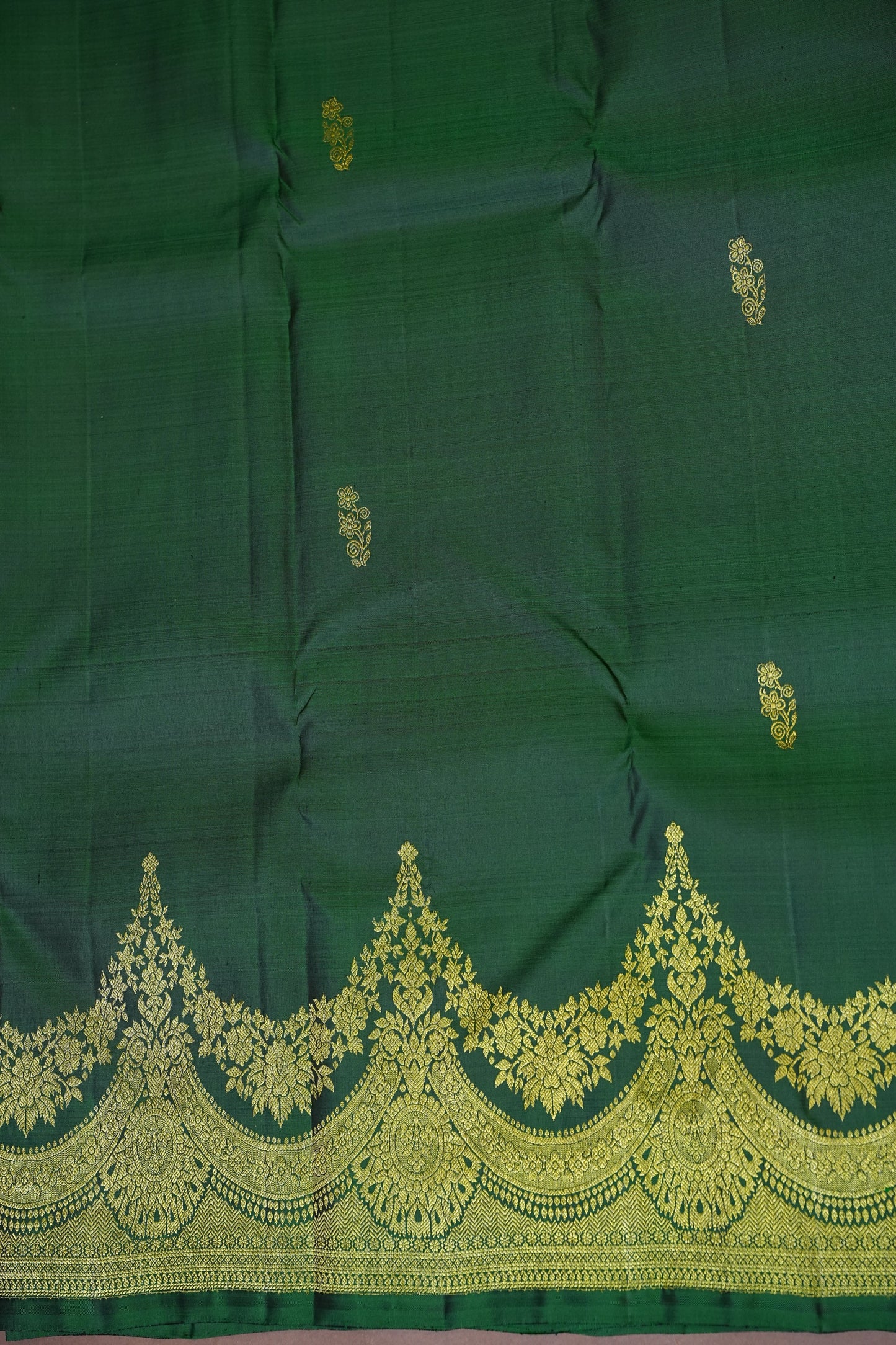 Emerald Green & Coral Pink Pure Kanchivaram Silk Saree with Gold Zari Pallu|Silk Mark Certified
