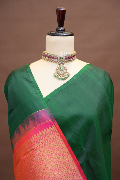 Emerald Green & Coral Pink Pure Kanchivaram Silk Saree with Gold Zari Pallu|Silk Mark Certified