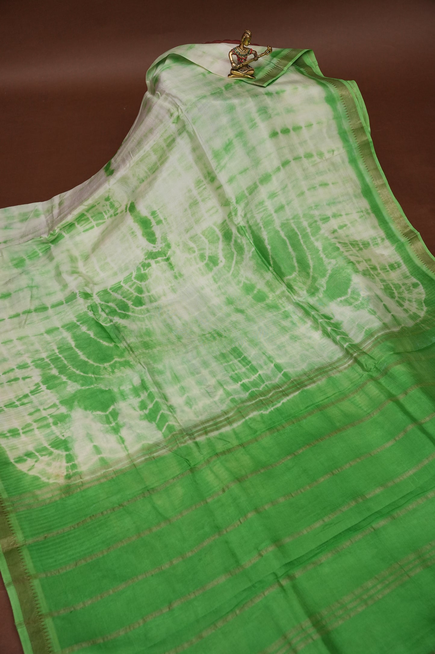 Mangalagiri Silk Shibori Tie & Dye Saree - White with Leaf Green