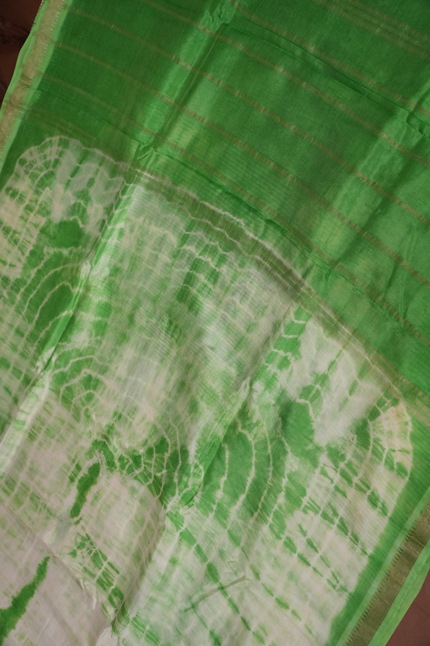 Mangalagiri Silk Shibori Tie & Dye Saree - White with Leaf Green
