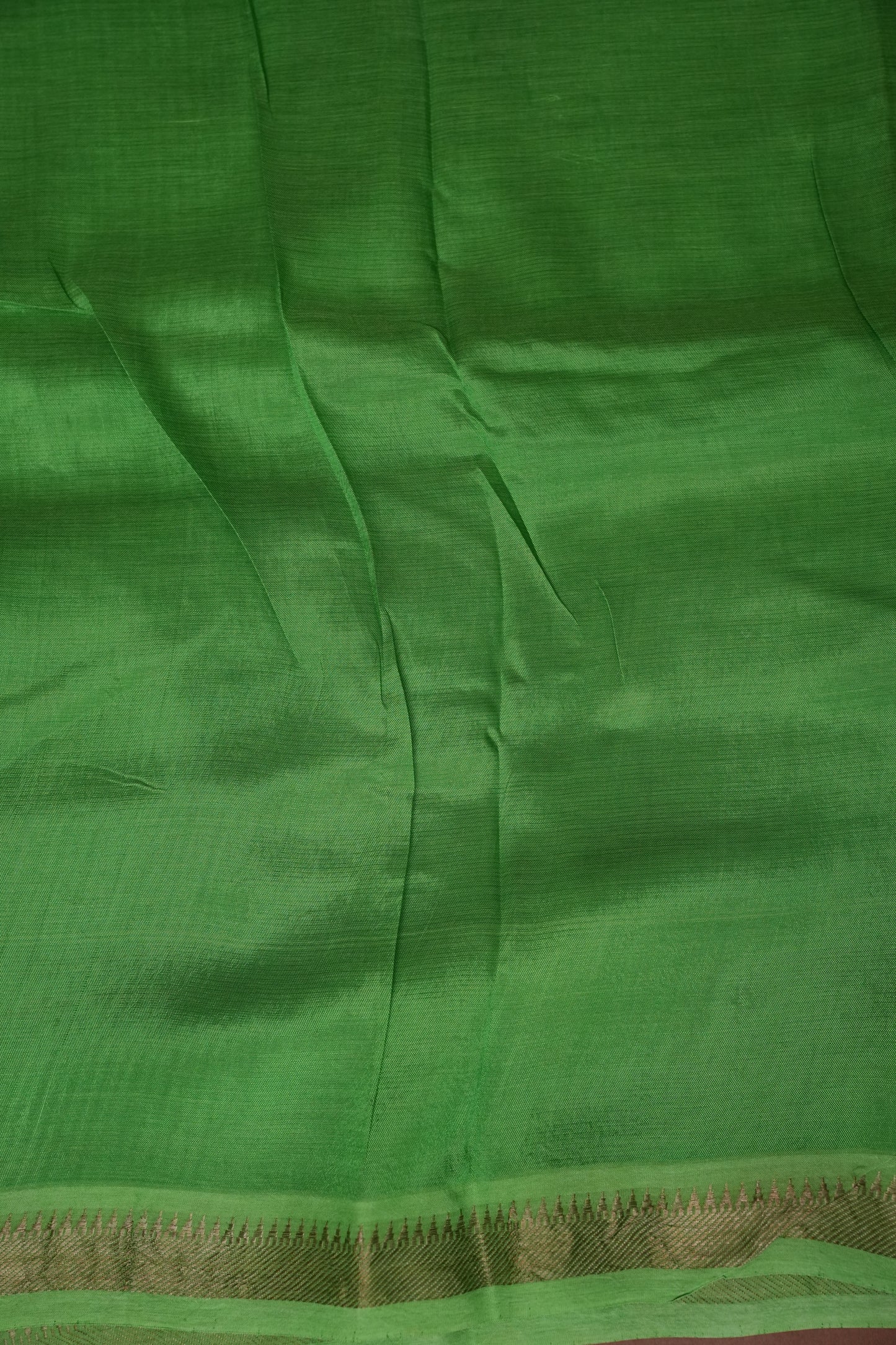 Mangalagiri Silk Shibori Tie & Dye Saree - White with Leaf Green