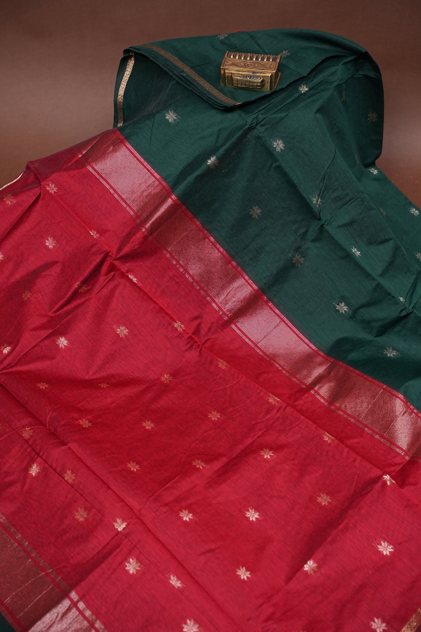 Maheshwari Silk Cotton Saree - Bottle Green & Red