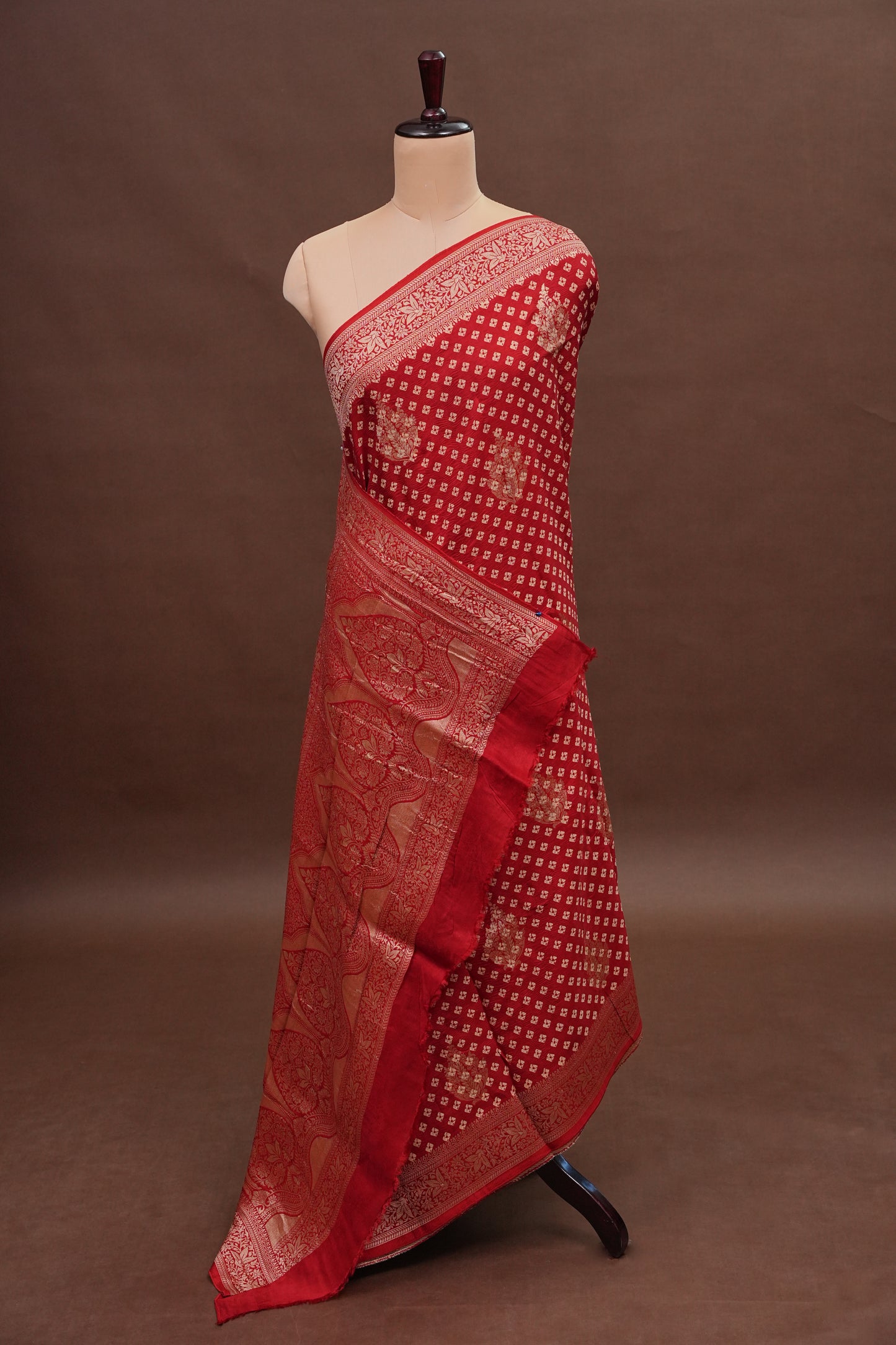 Crushed Munga Banarasi Saree with Bandhini Prints-Red