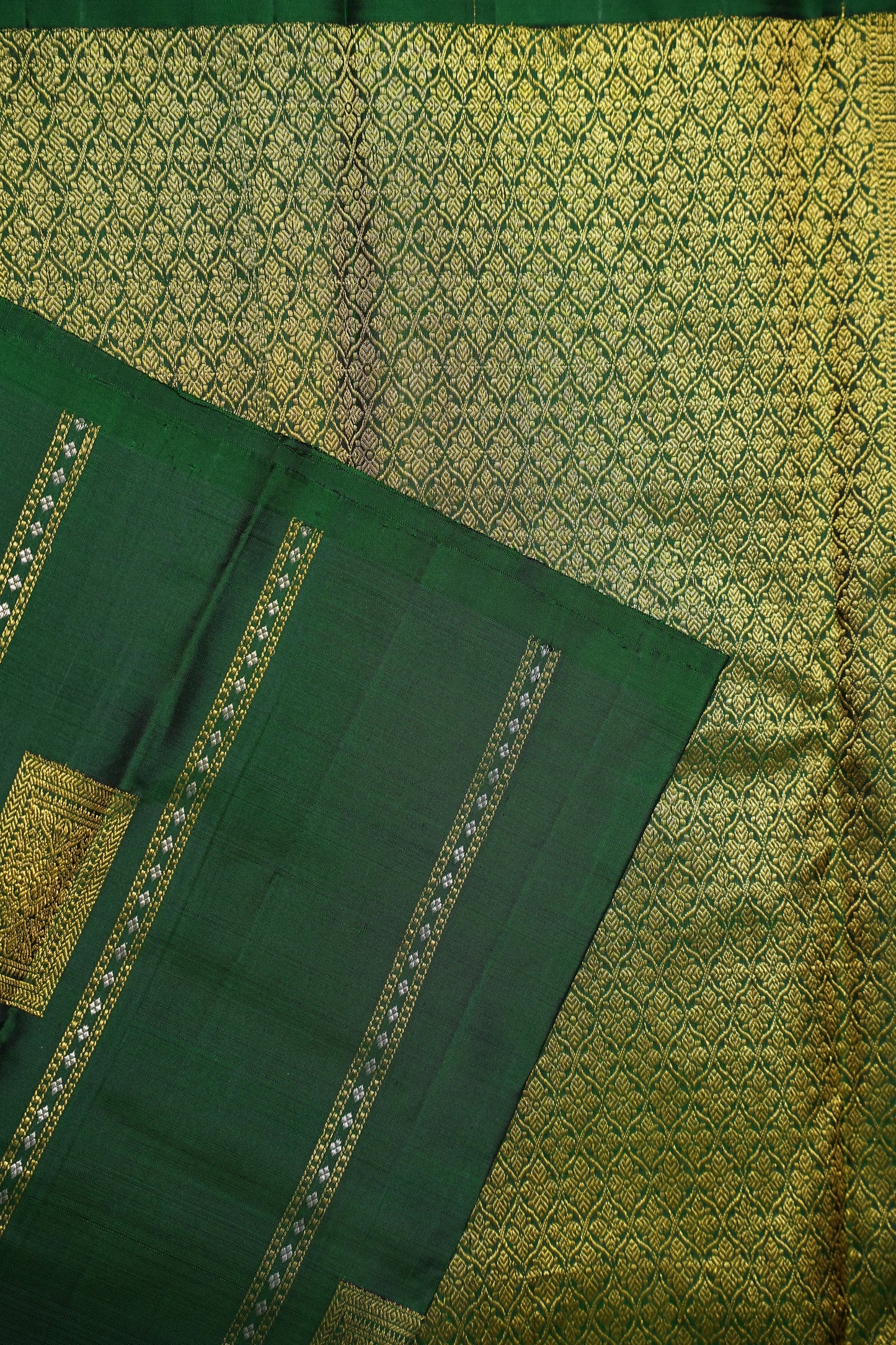 Borderless Bottle Green Pure Kanchipuram Silk Saree|Silk Mark Certified