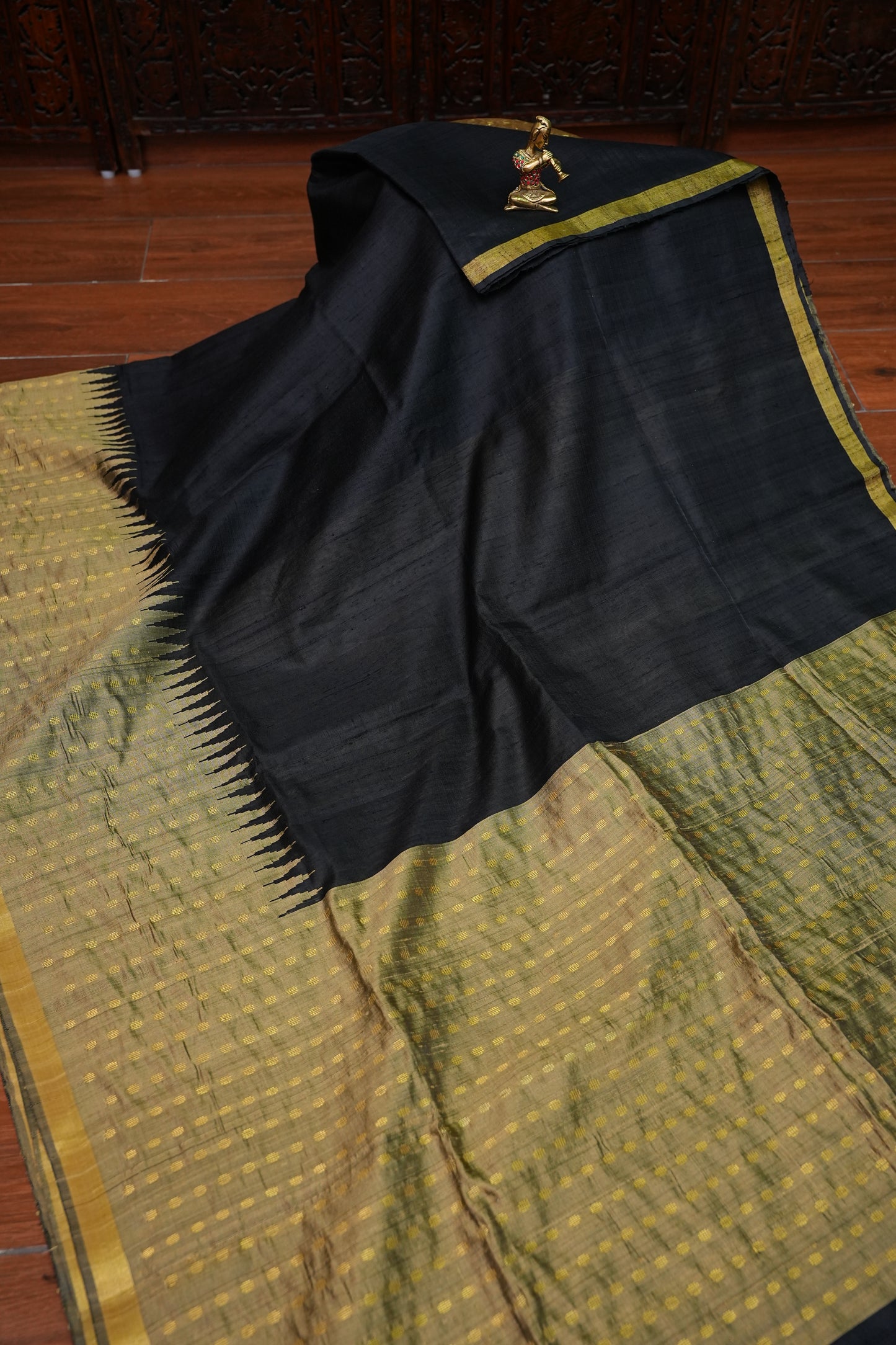 Pure Raw Silk Saree with Rich Champagne Zari Pallu – Black & Champagne Gold