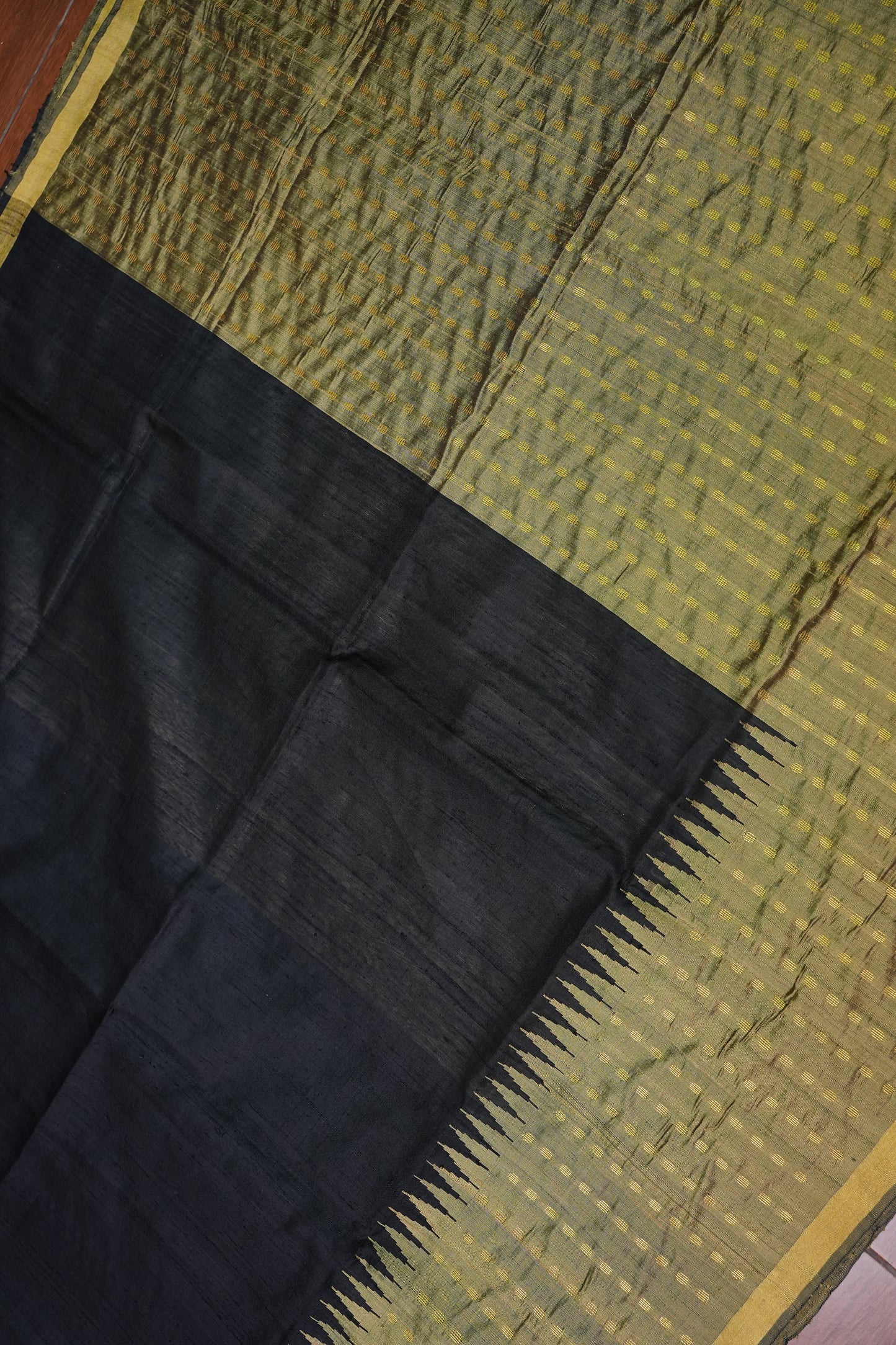 Pure Raw Silk Saree with Rich Champagne Zari Pallu – Black & Champagne Gold