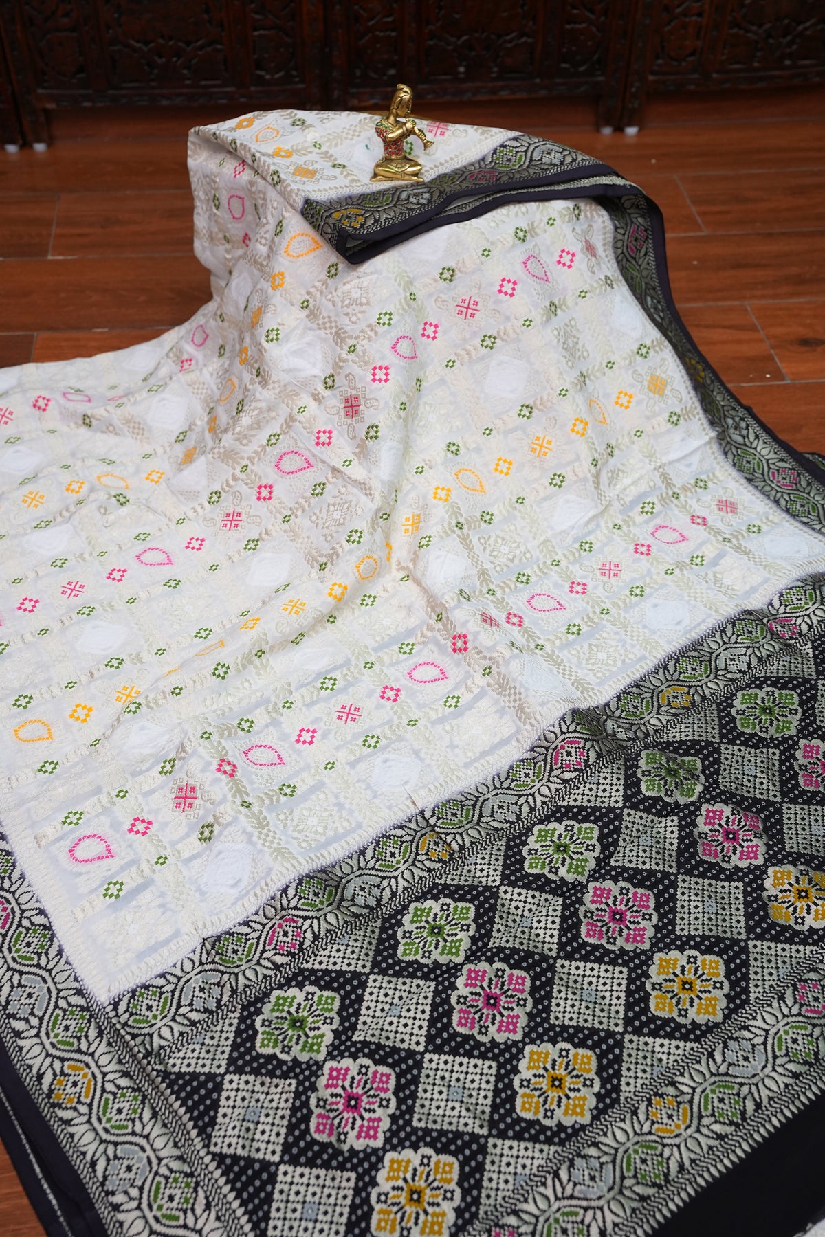 Heavy Georgette Banarasi Saree with Geometric Jaal Weaving – White & Black