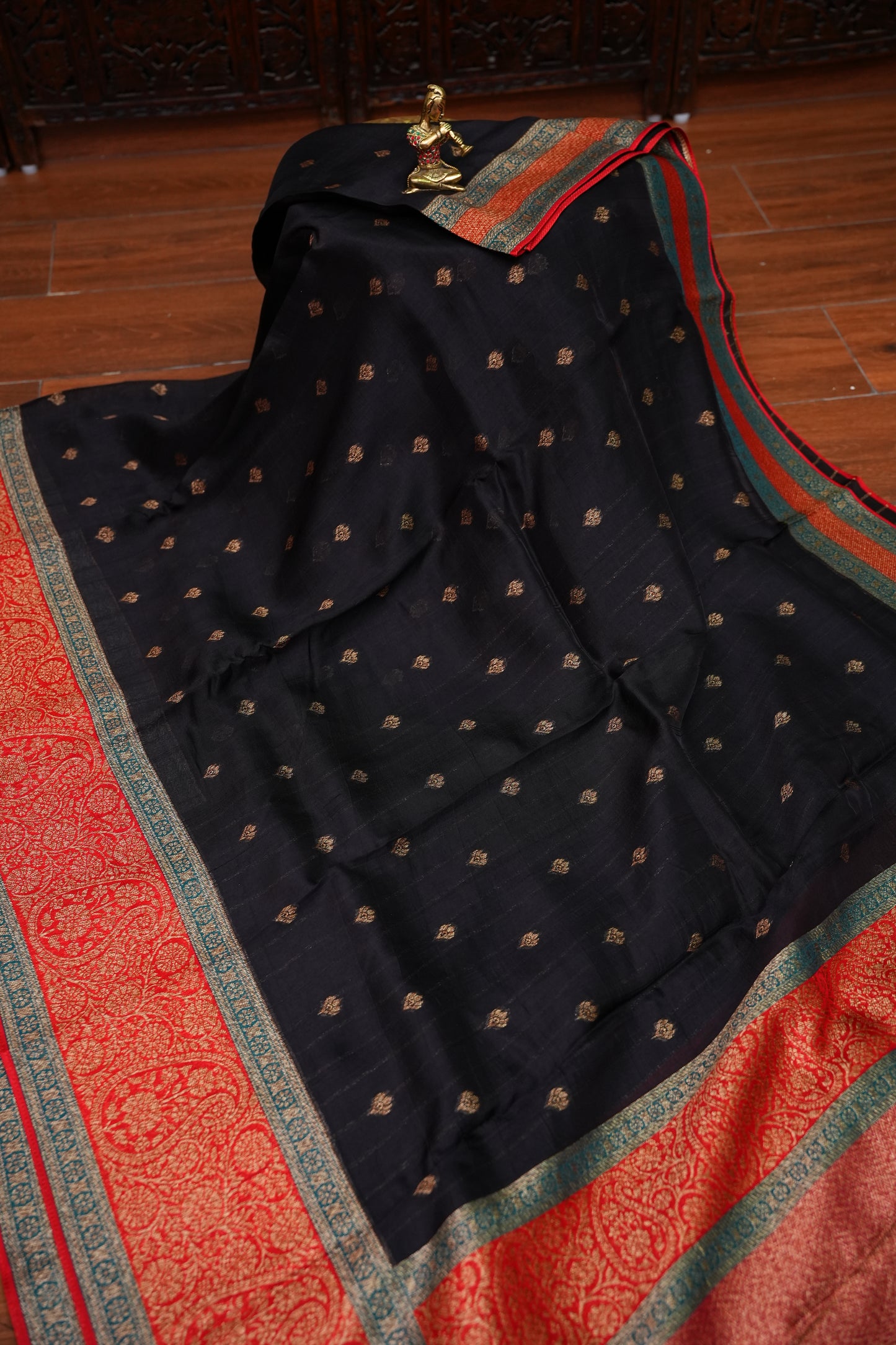Banarasi Tussar Raw Silk Saree with Contrast 3D Border – Black & Red