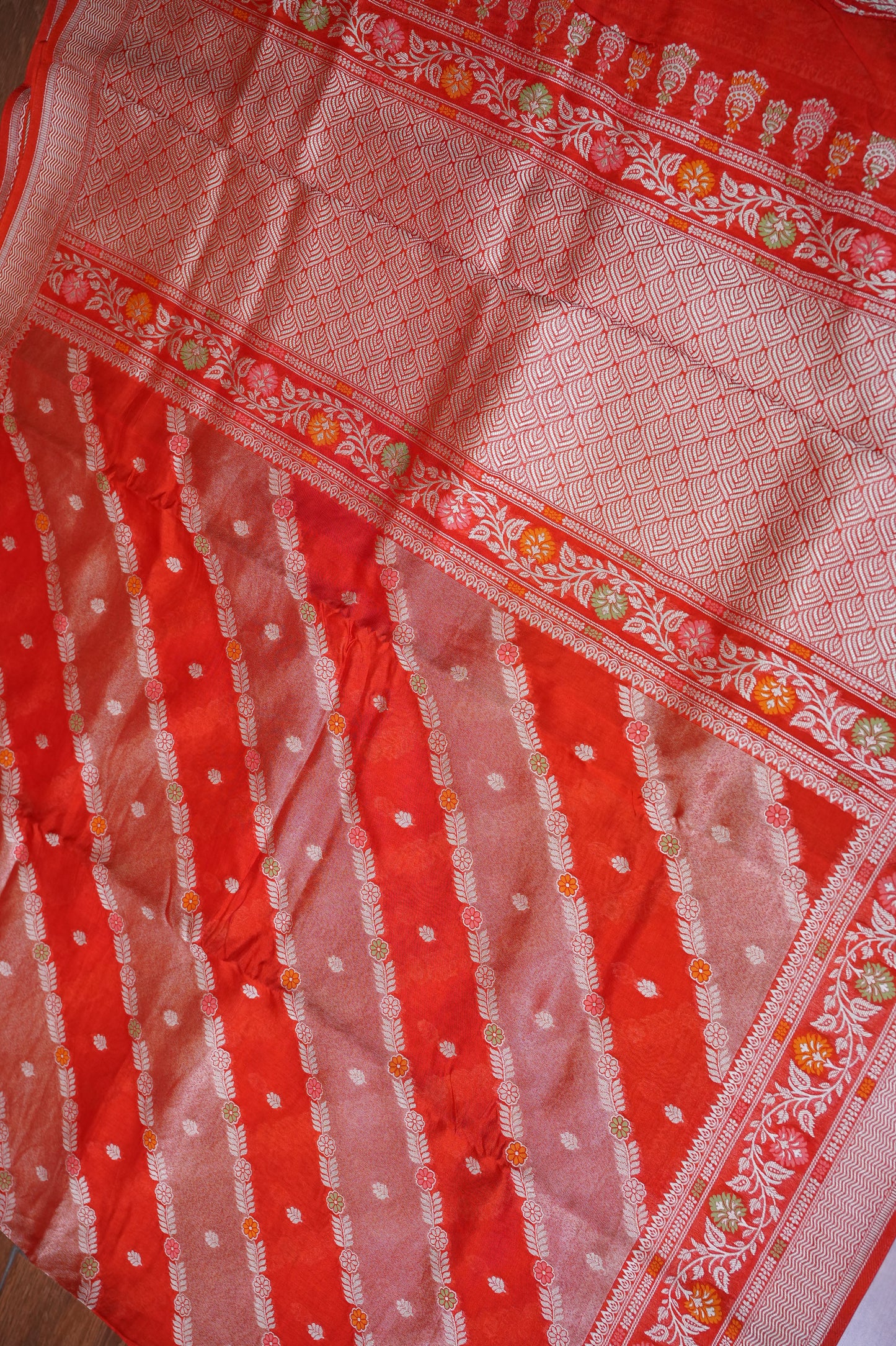Mellow Tissue & Banarasi Fusion Saree with Meenakari Detailing – Red