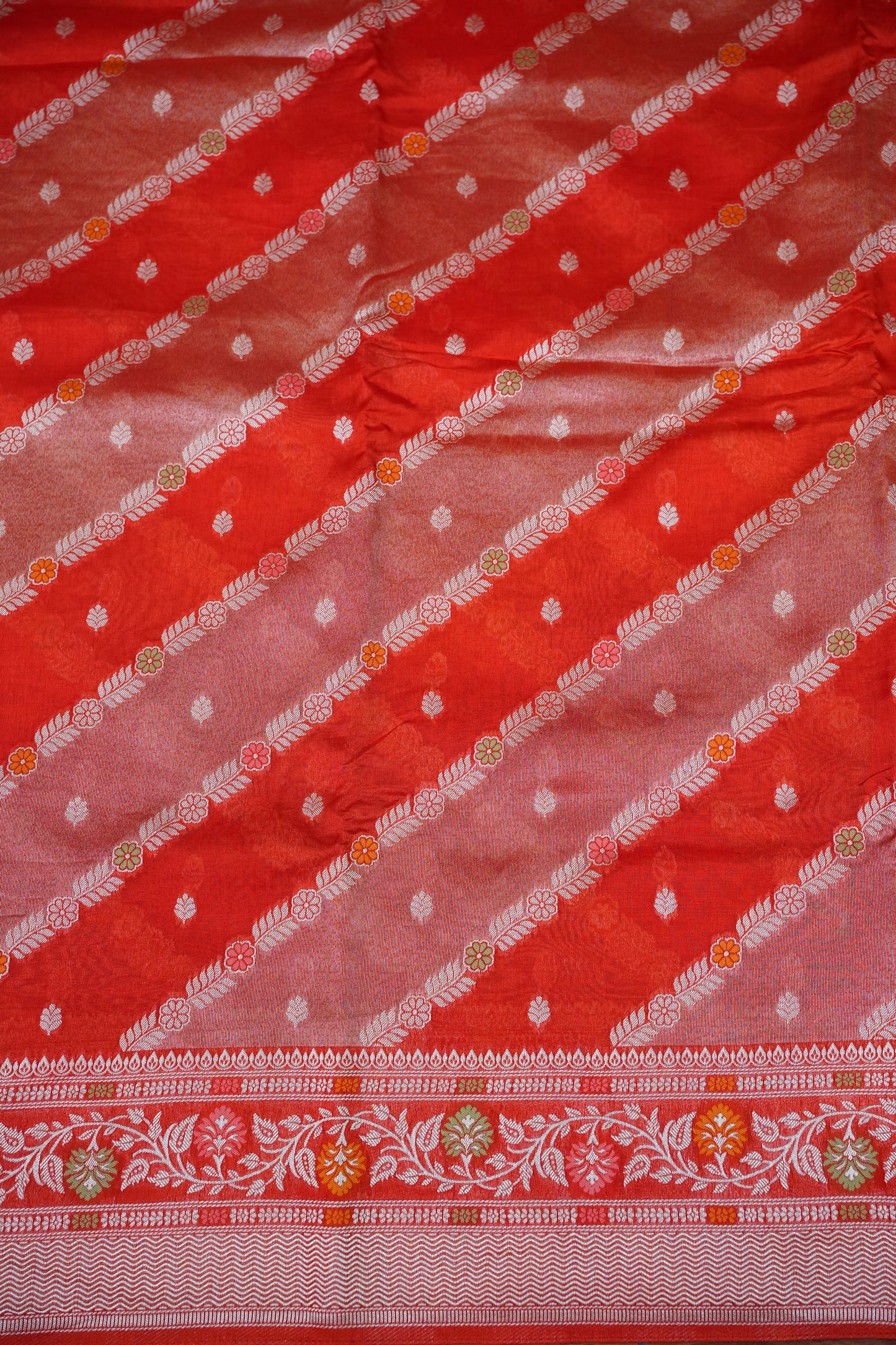 Mellow Tissue & Banarasi Fusion Saree with Meenakari Detailing – Red