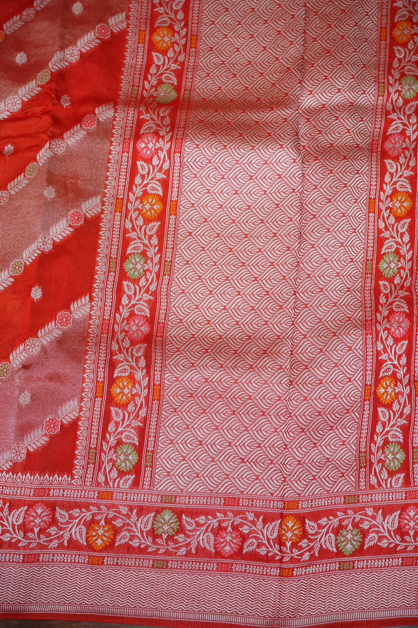 Mellow Tissue & Banarasi Fusion Saree with Meenakari Detailing – Red