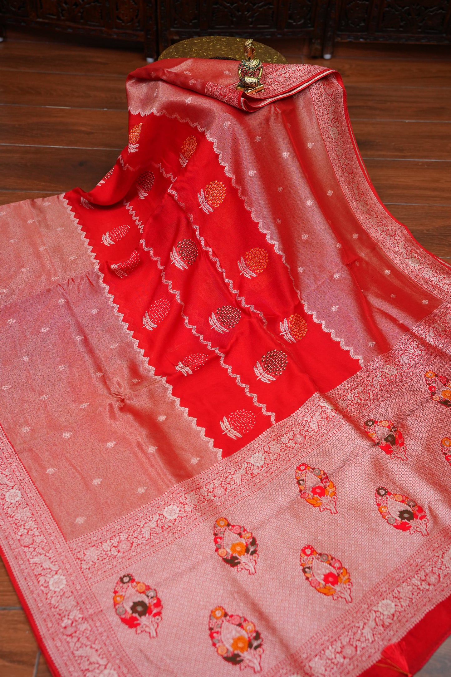 Mellow Tissue & Banarasi Fusion Saree with Meenakari Detailing – Red