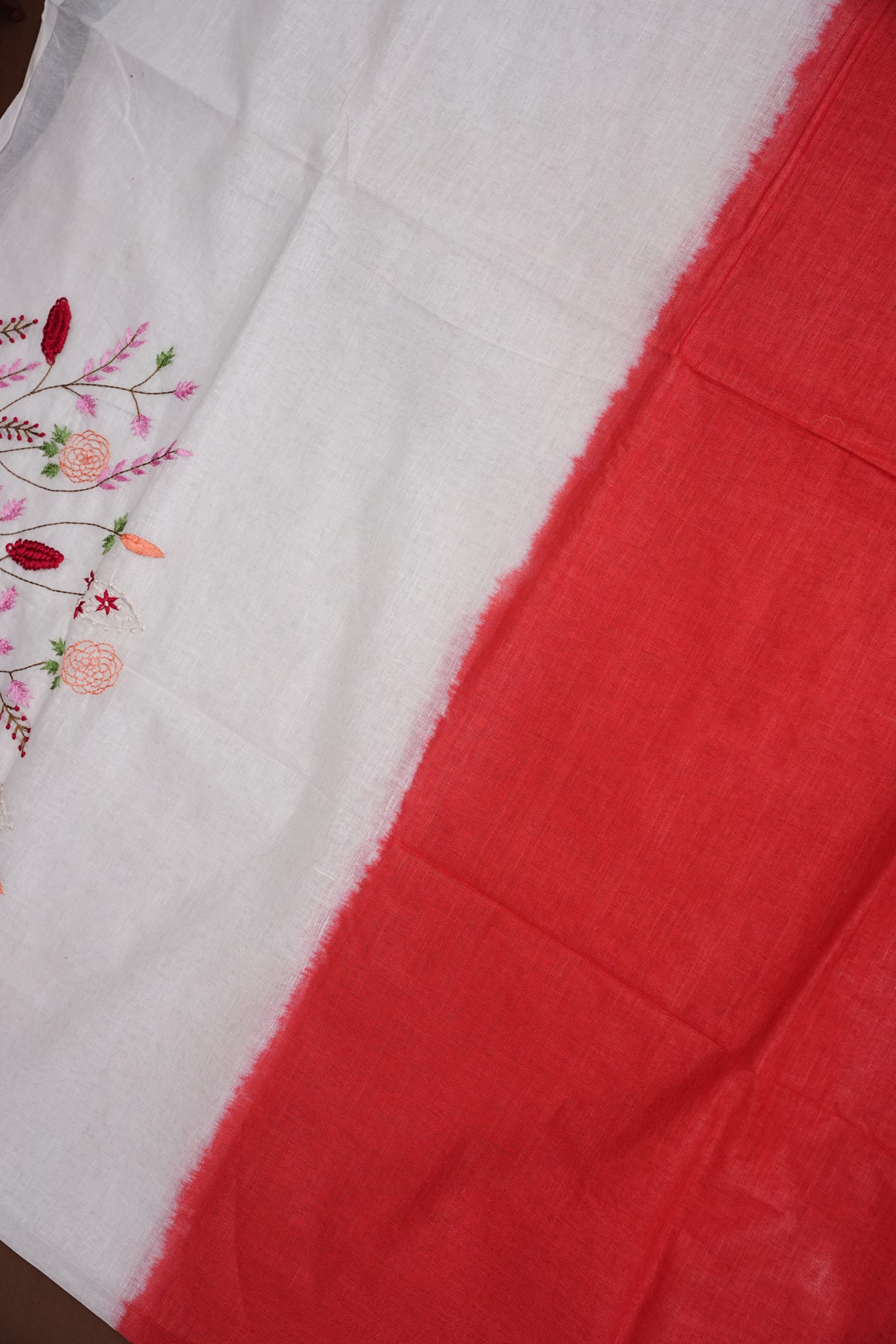Hand Embroidery Pure Linen Saree With Tissue Border - Red and White Ombre