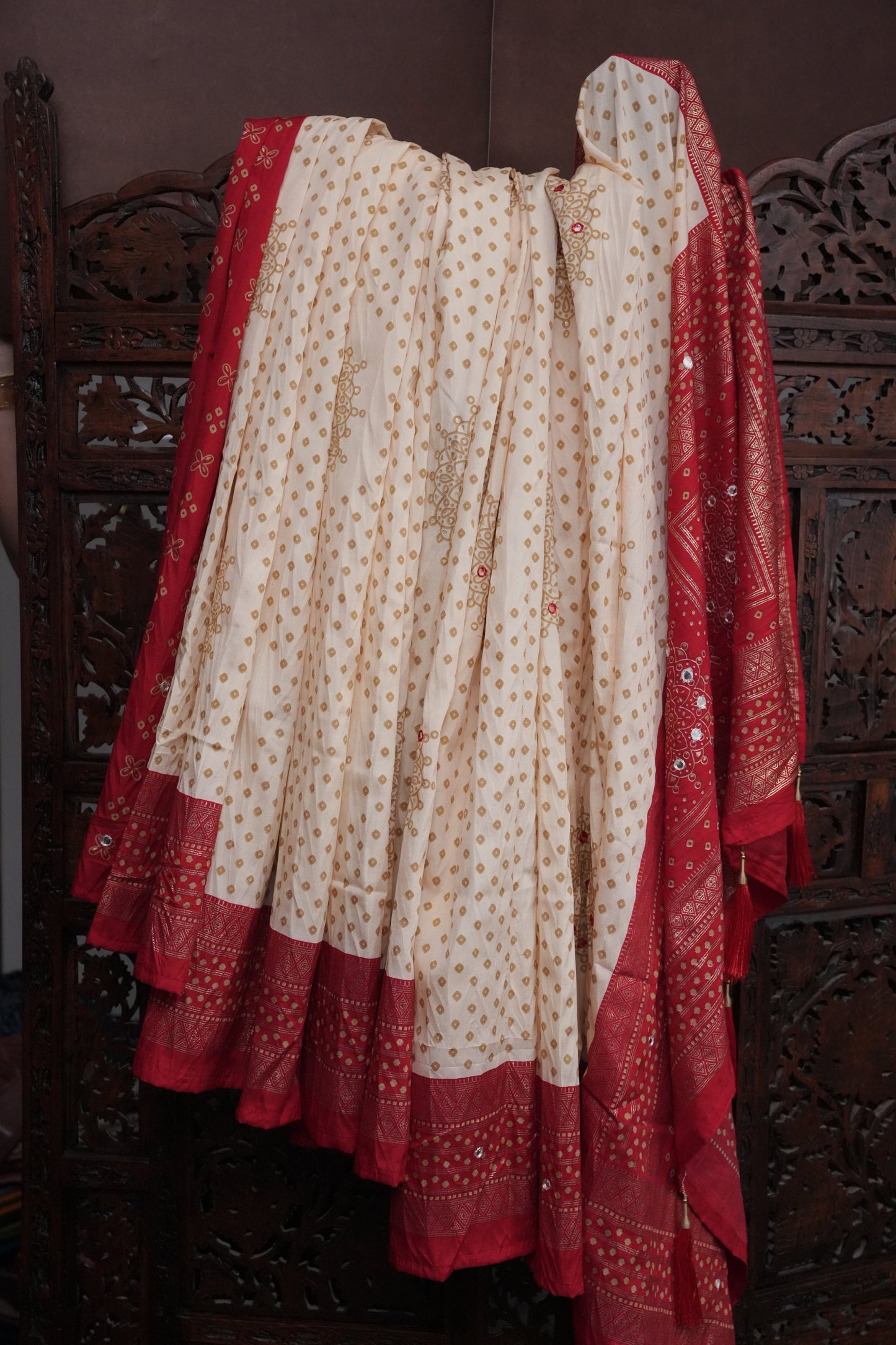 Bandhini Digital Print Semi Silk Saree – White & Red