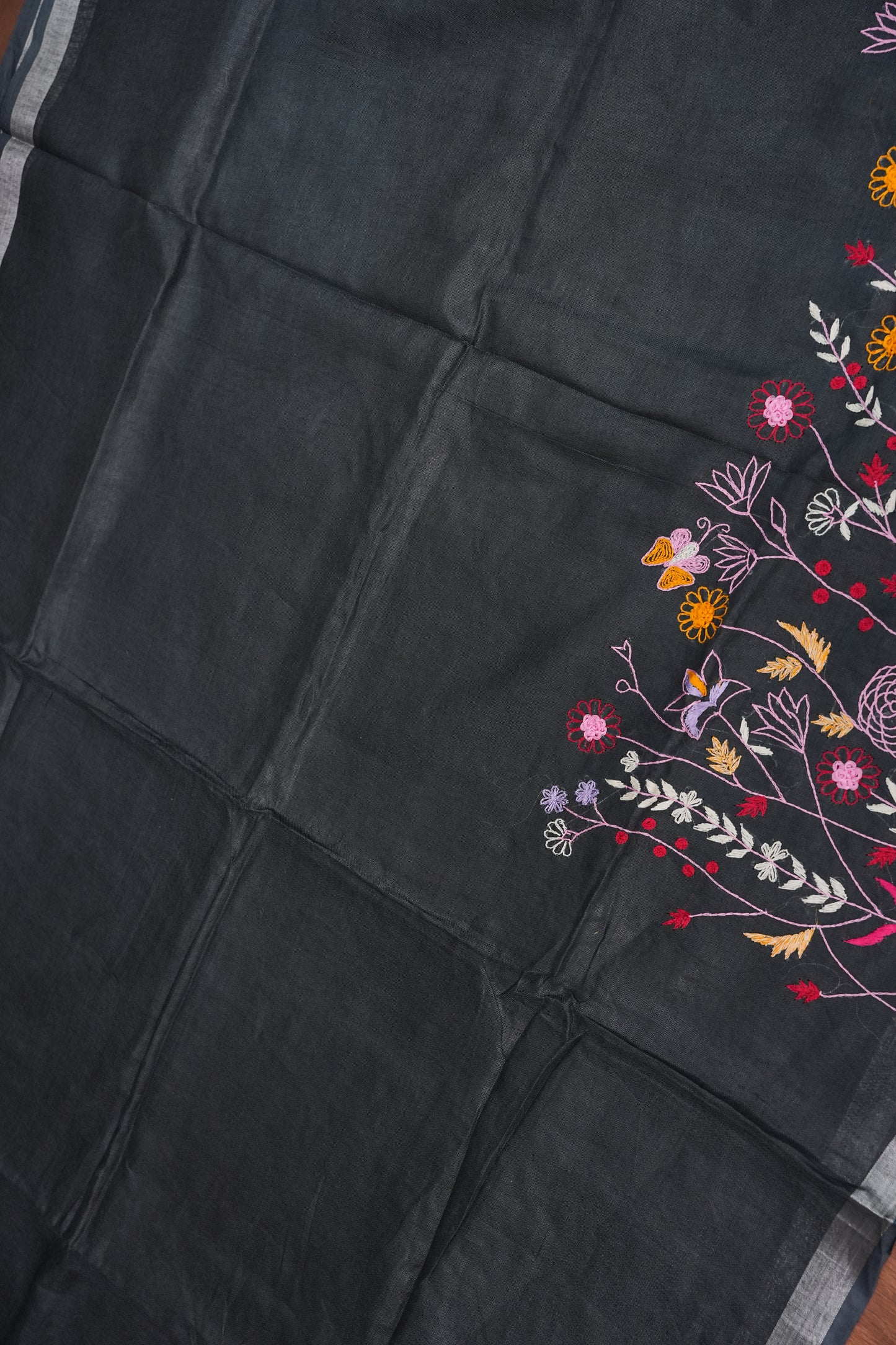 Hand Embroidery Pure Linen Saree With Tissue Border - Black