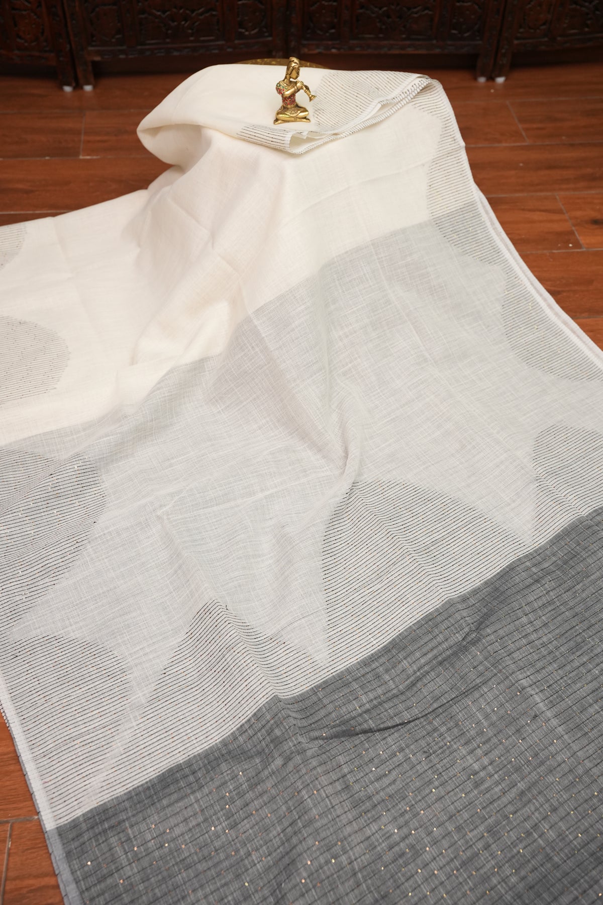 Linen Saree with Needle Embroidery – Ivory White & Charcoal Grey