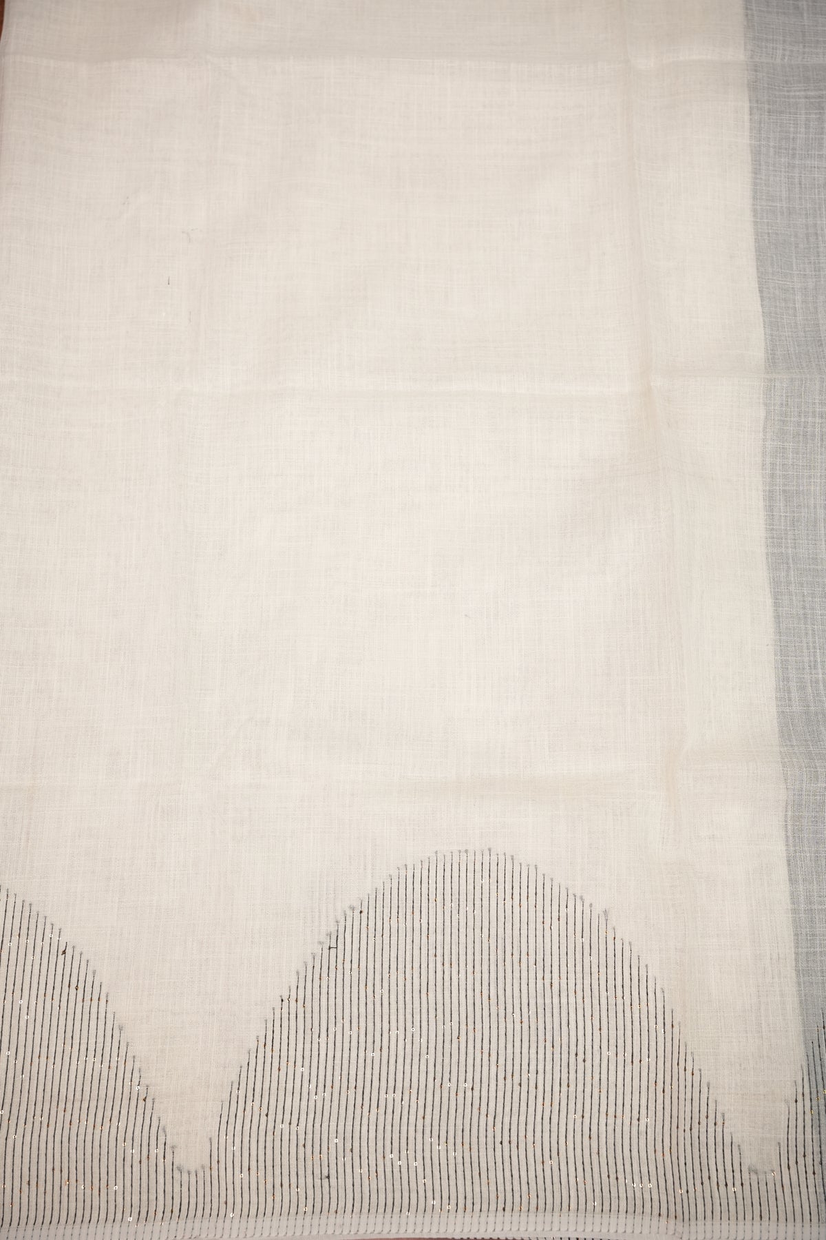 Linen Saree with Needle Embroidery – Ivory White & Charcoal Grey