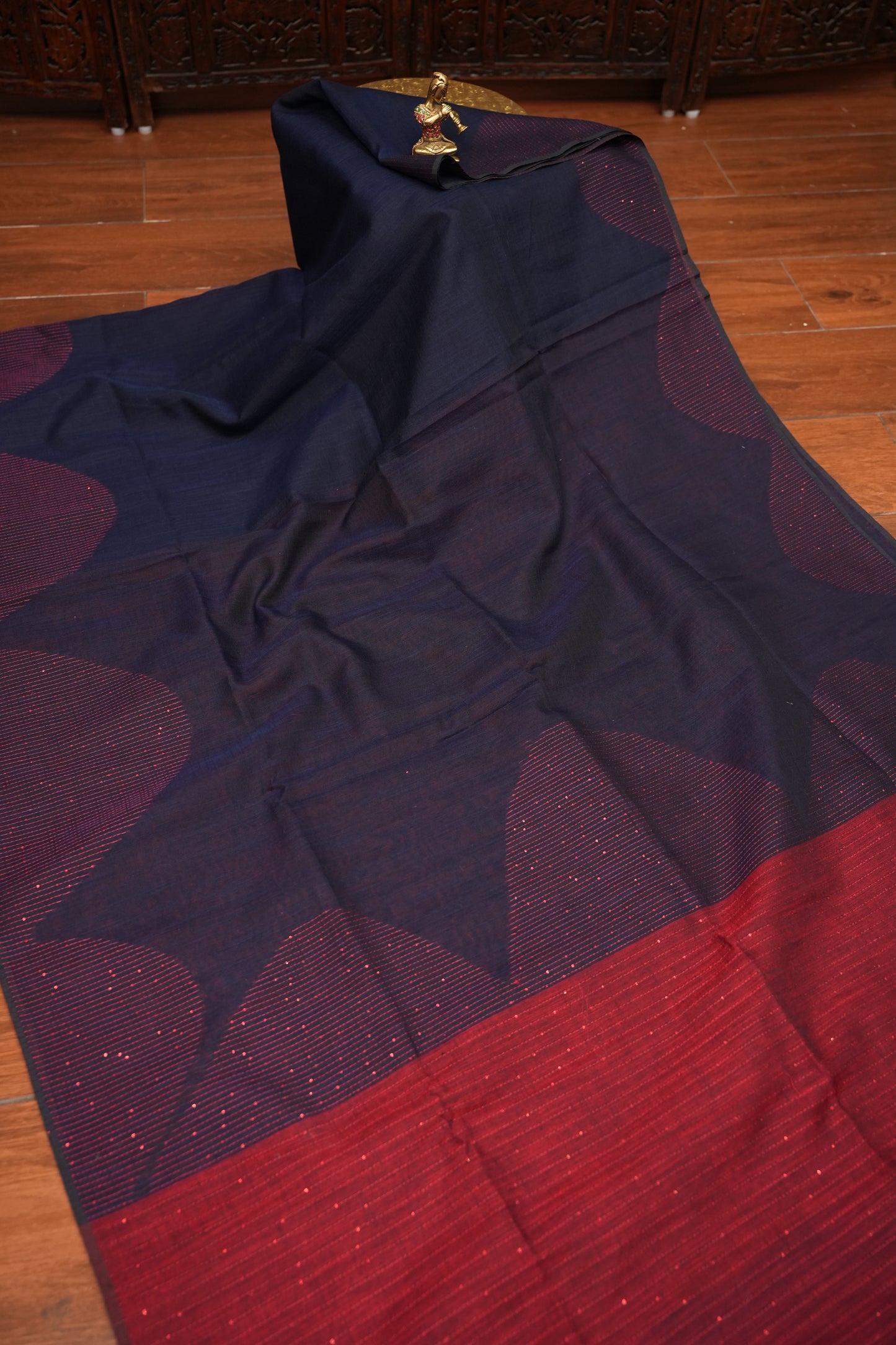 Linen Saree with Needle Embroidery – Navy Blue & Crimson Red