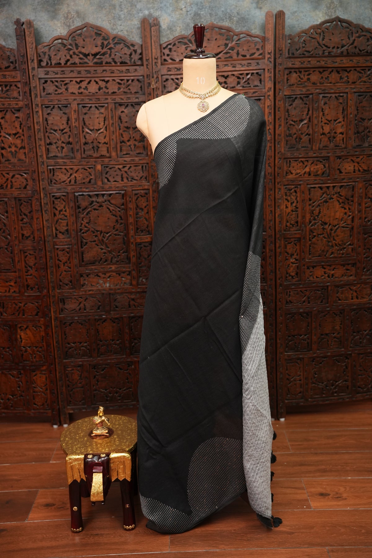 Linen Saree with Needle Embroidery – Classic Black