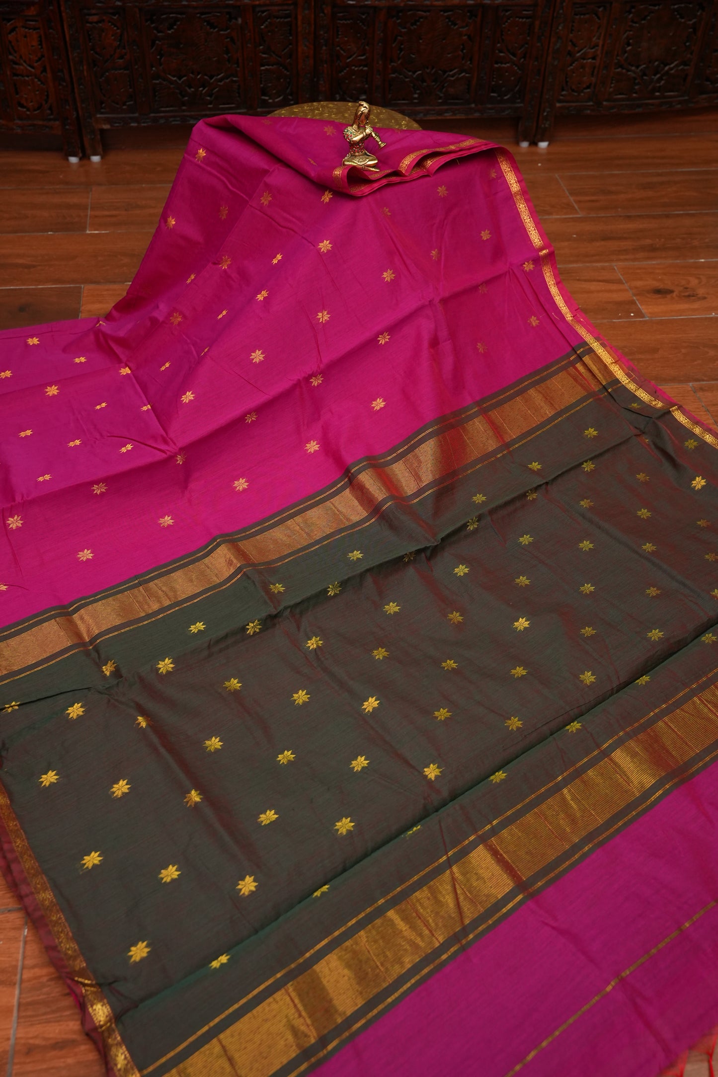 Semi Maheshwari Silk Cotton Saree – Rani Pink & Bottle Green with Gold Zari Buttas