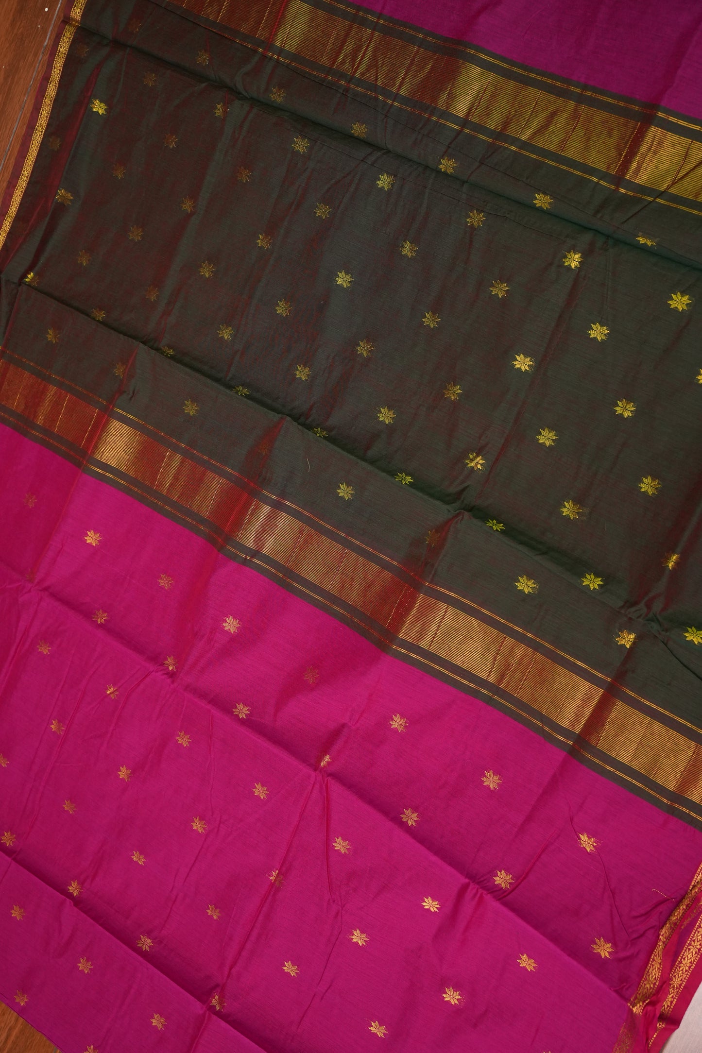 Semi Maheshwari Silk Cotton Saree – Rani Pink & Bottle Green with Gold Zari Buttas