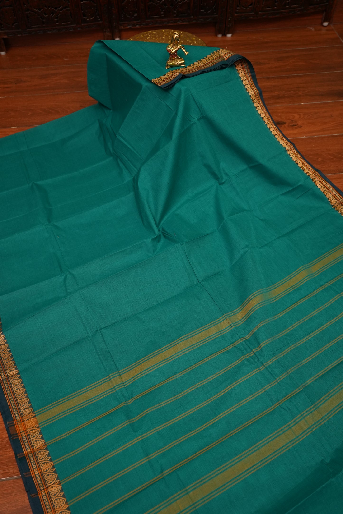 Pure Kanchi Cotton Saree – Peacock Green with Traditional Gold Zari Border