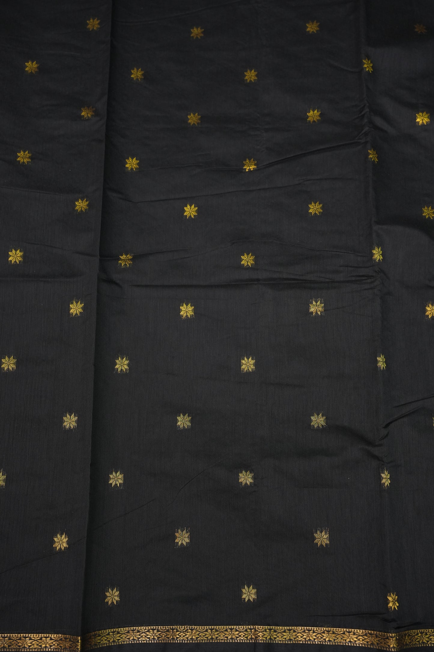 Semi Maheshwari Silk Cotton Saree with thin Gold Zari Buttas