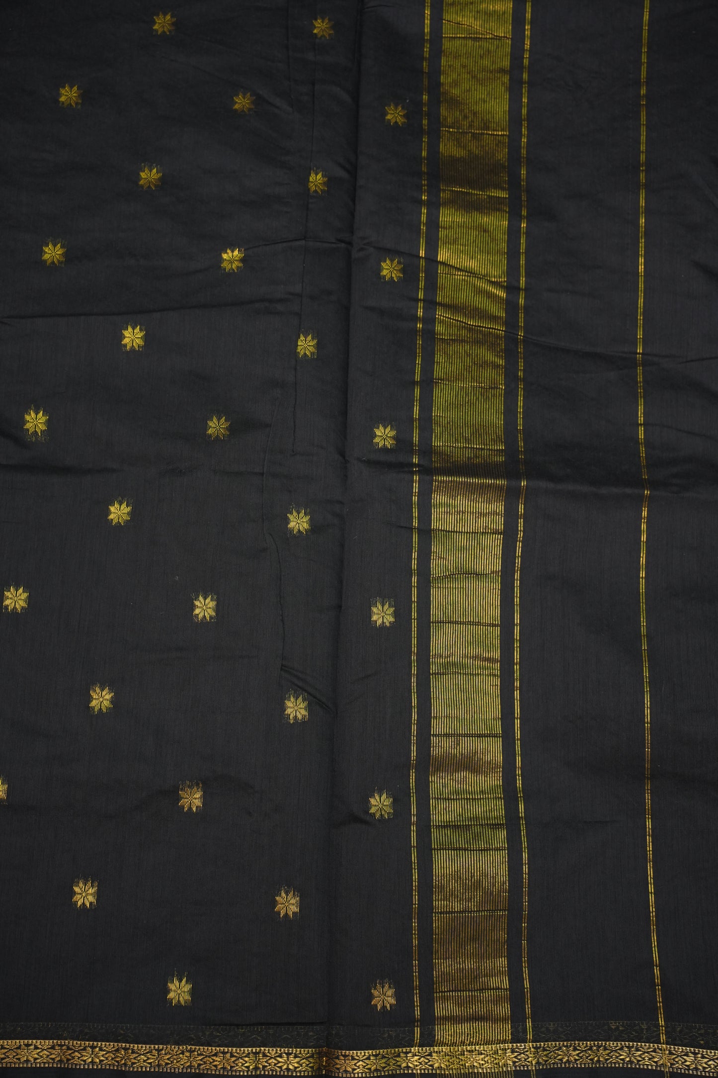 Semi Maheshwari Silk Cotton Saree with thin Gold Zari Buttas