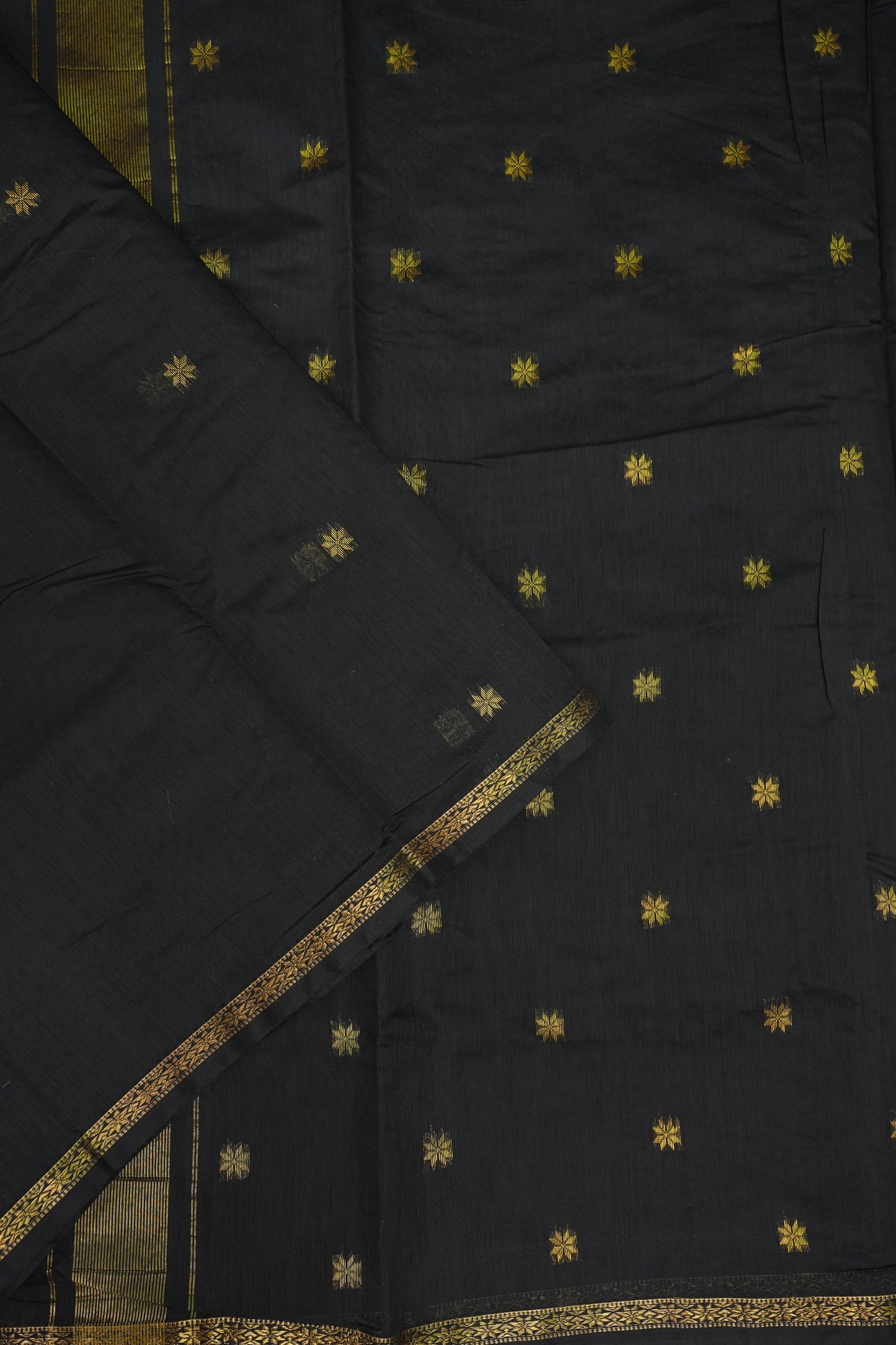 Semi Maheshwari Silk Cotton Saree with thin Gold Zari Buttas