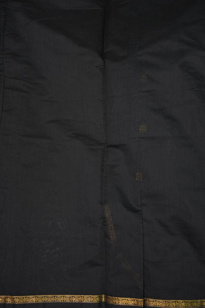 Semi Maheshwari Silk Cotton Saree with thin Gold Zari Buttas
