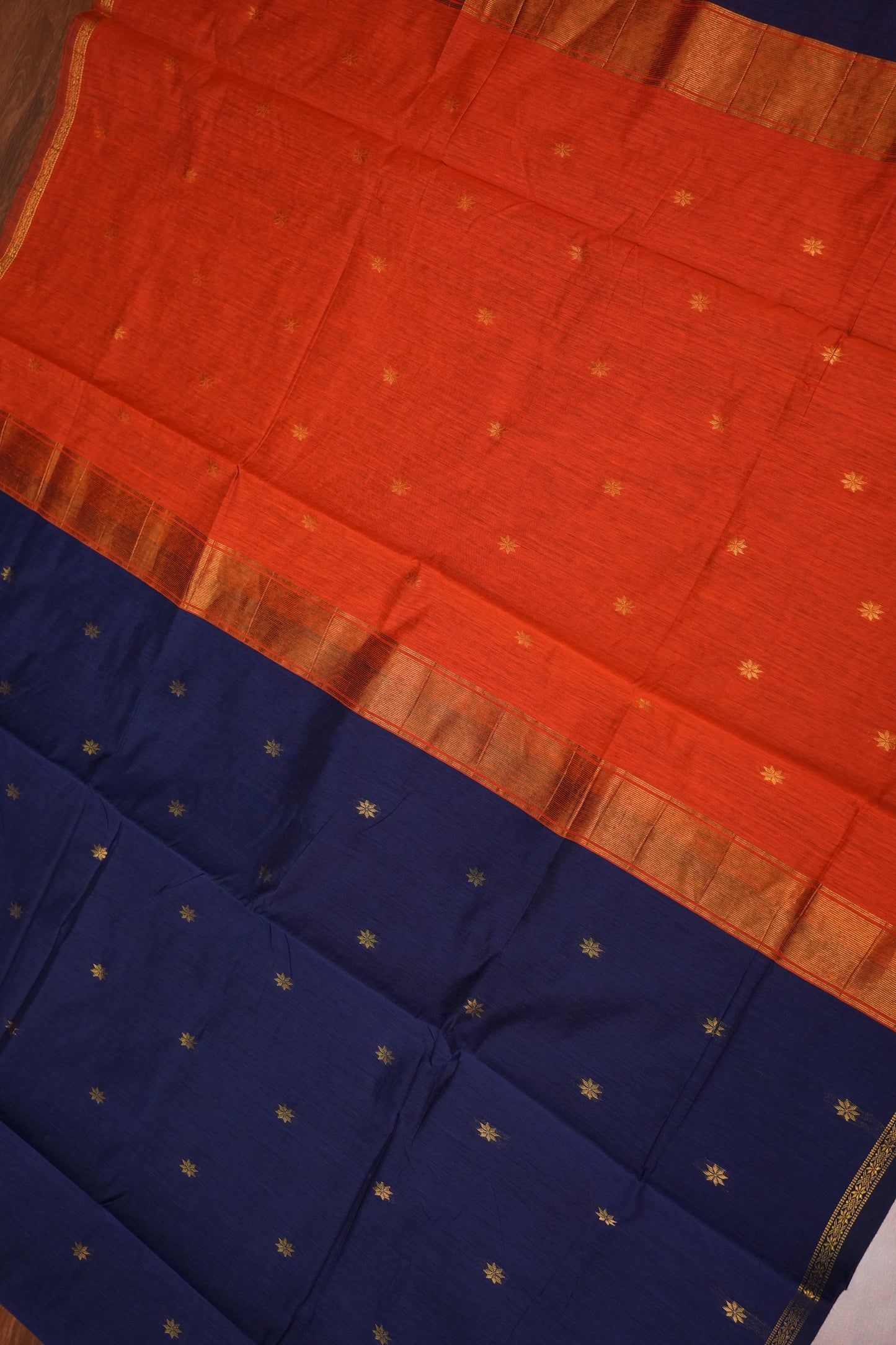 Semi Maheshwari Silk Cotton Saree with thin Gold Zari Buttas