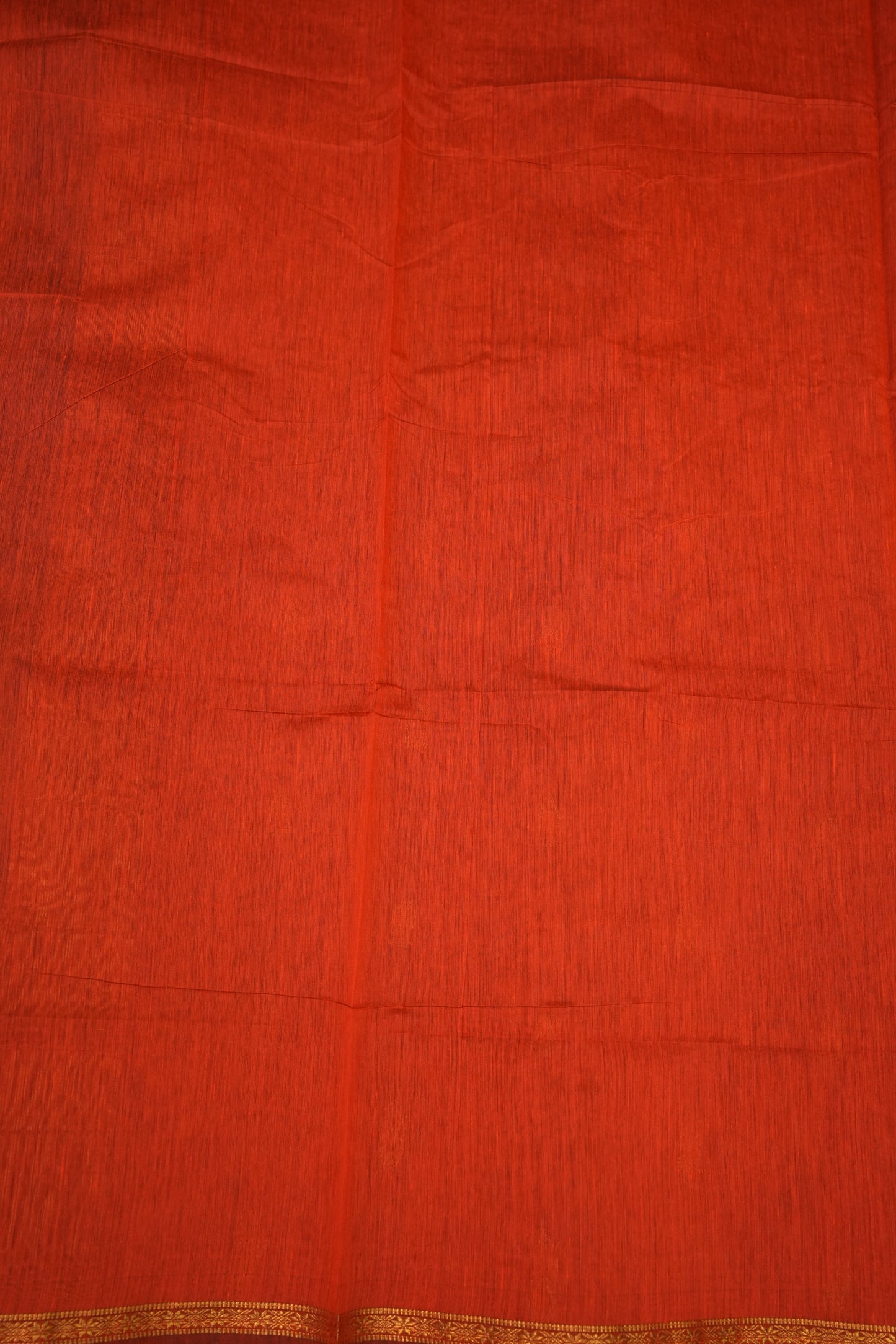 Semi Maheshwari Silk Cotton Saree with thin Gold Zari Buttas