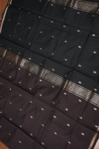Semi Maheshwari Silk Cotton Saree with thin Gold Zari Buttas
