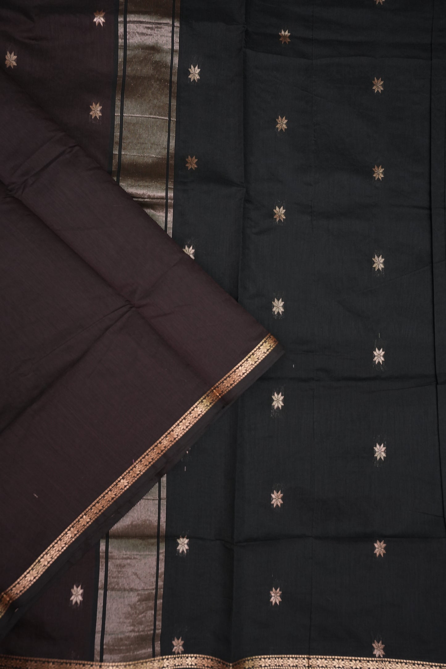 Semi Maheshwari Silk Cotton Saree with thin Gold Zari Buttas