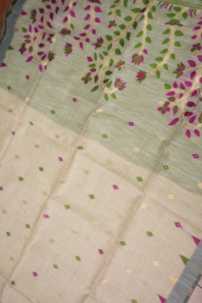 Khaddi Cotton Saree – Ivory & Green with Woven Motifs and Floral Pallu