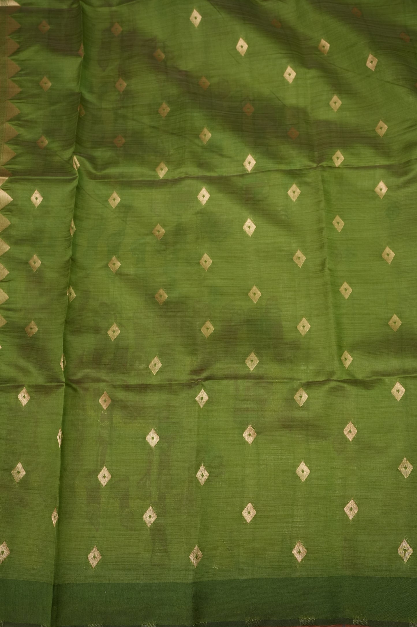 Khaddi Cotton Saree – Ivory & Green with Woven Motifs and Floral Pallu