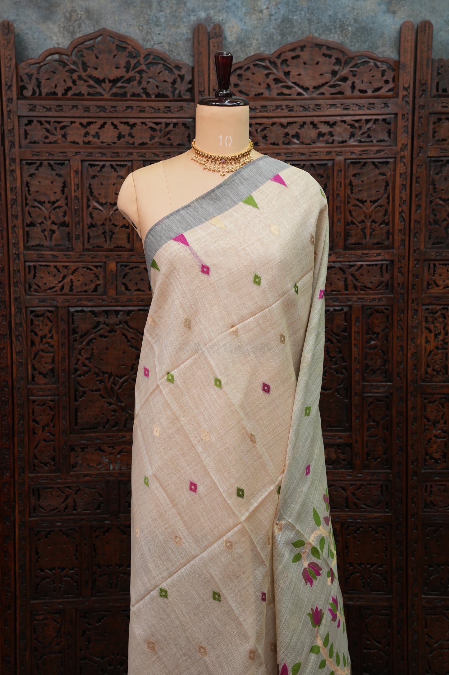 Khaddi Cotton Saree – Ivory & Green with Woven Motifs and Floral Pallu