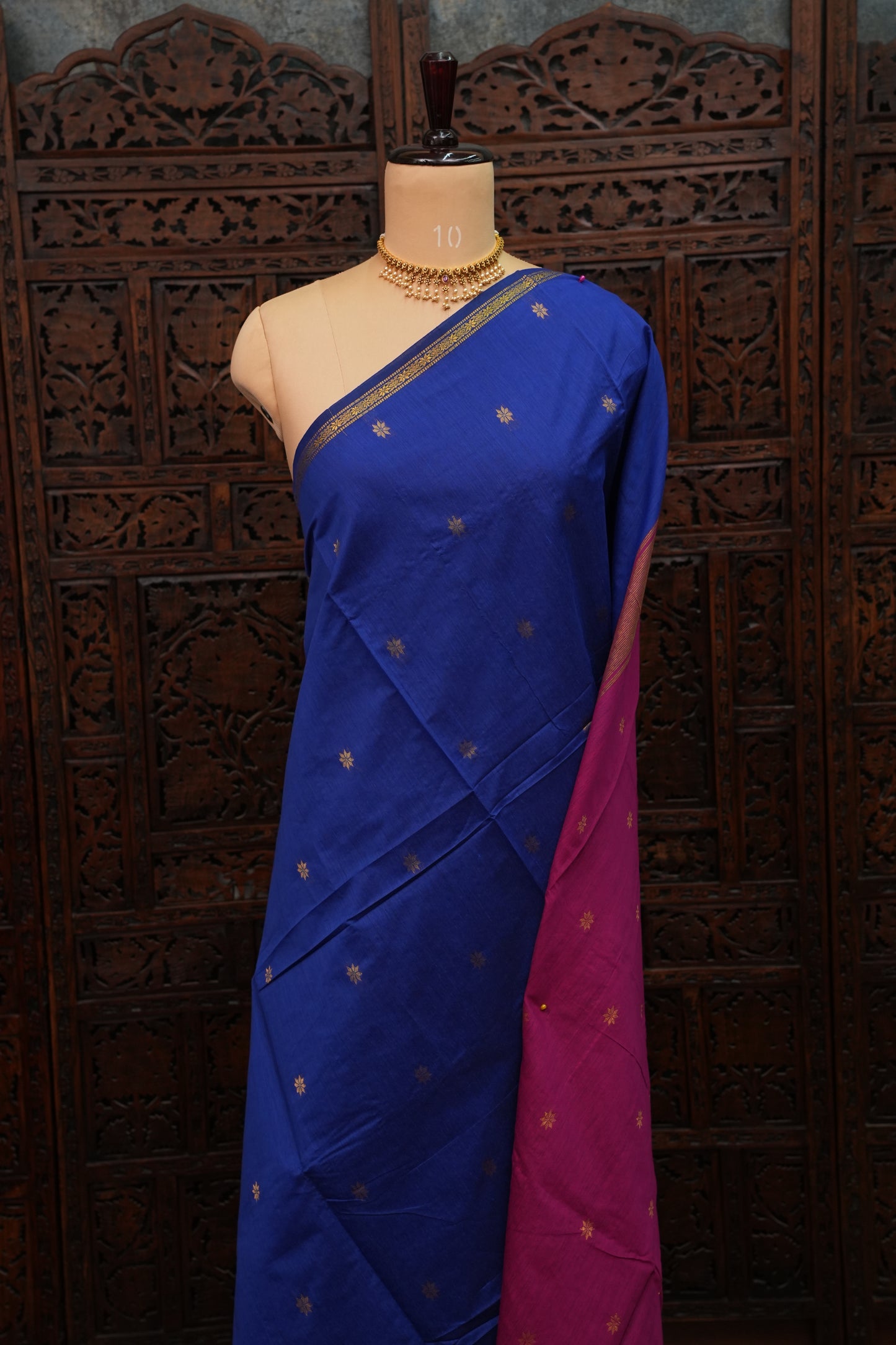 Semi Maheshwari Silk Cotton Saree with thin Gold Zari Buttas